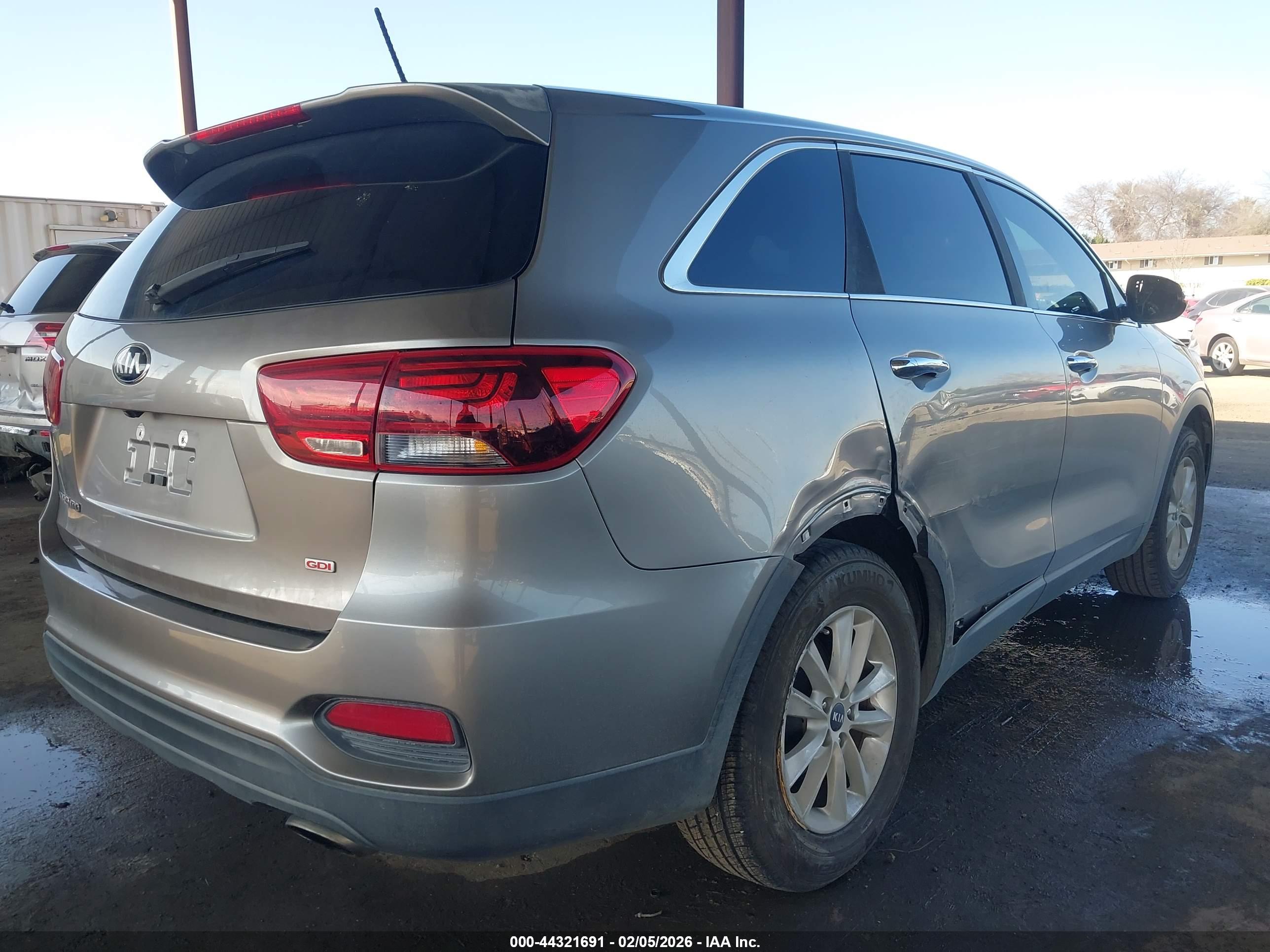 KIA SORENTO image 4