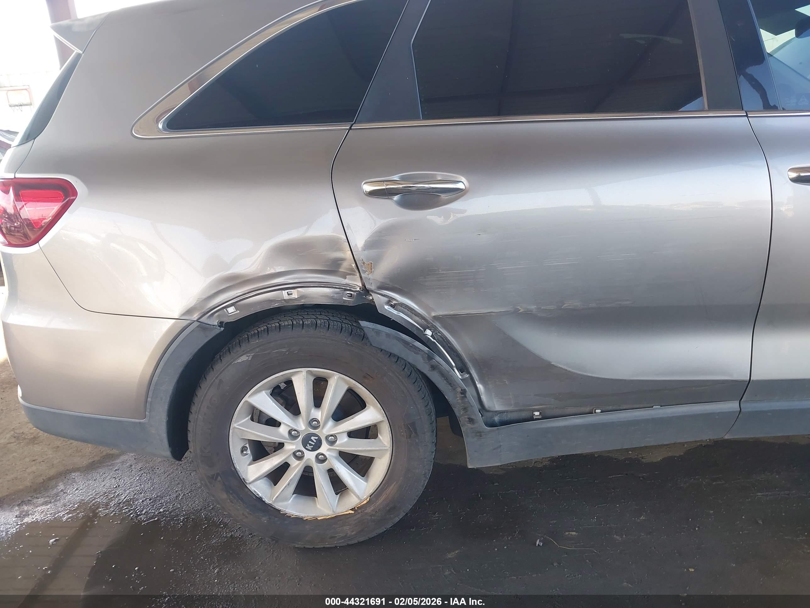 KIA SORENTO image 6