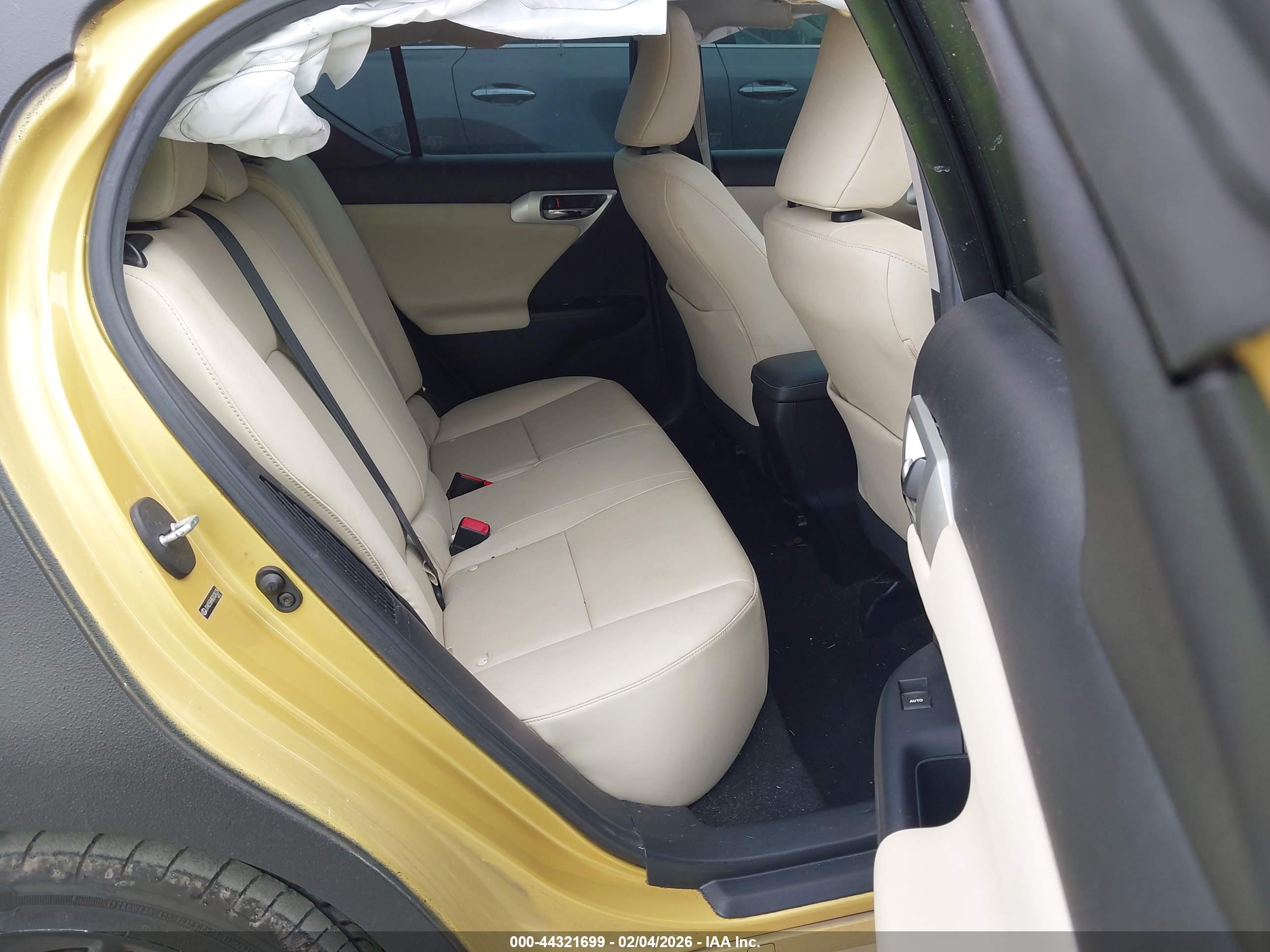 LEXUS CT image 8
