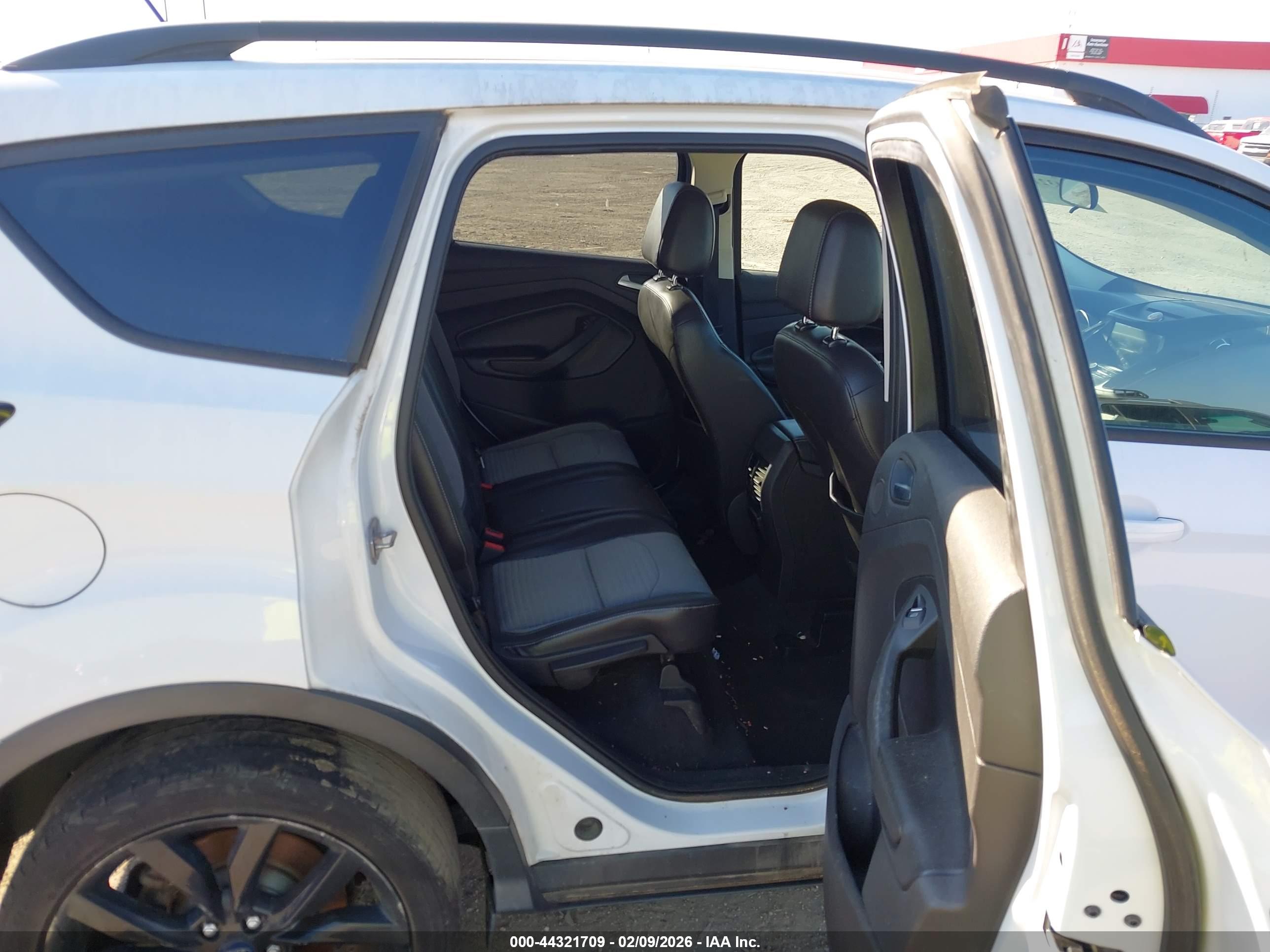FORD ESCAPE image 8