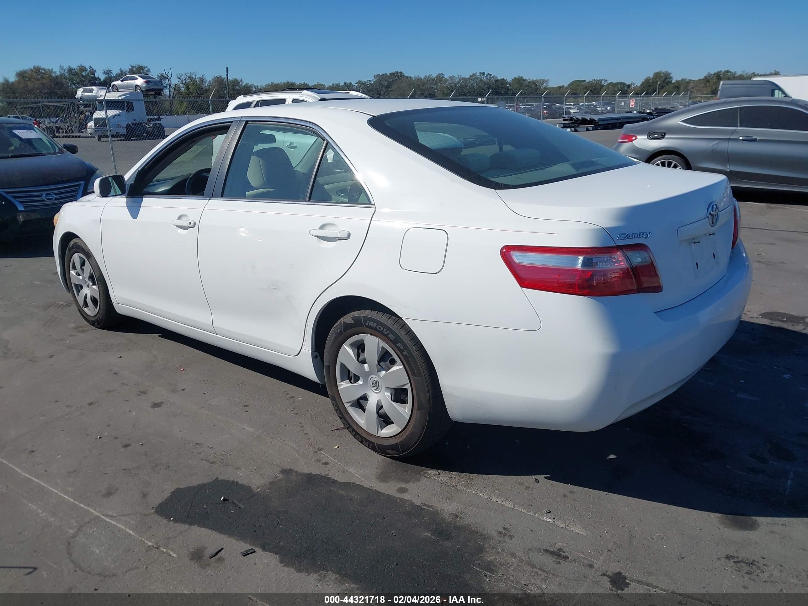 TOYOTA CAMRY image 3