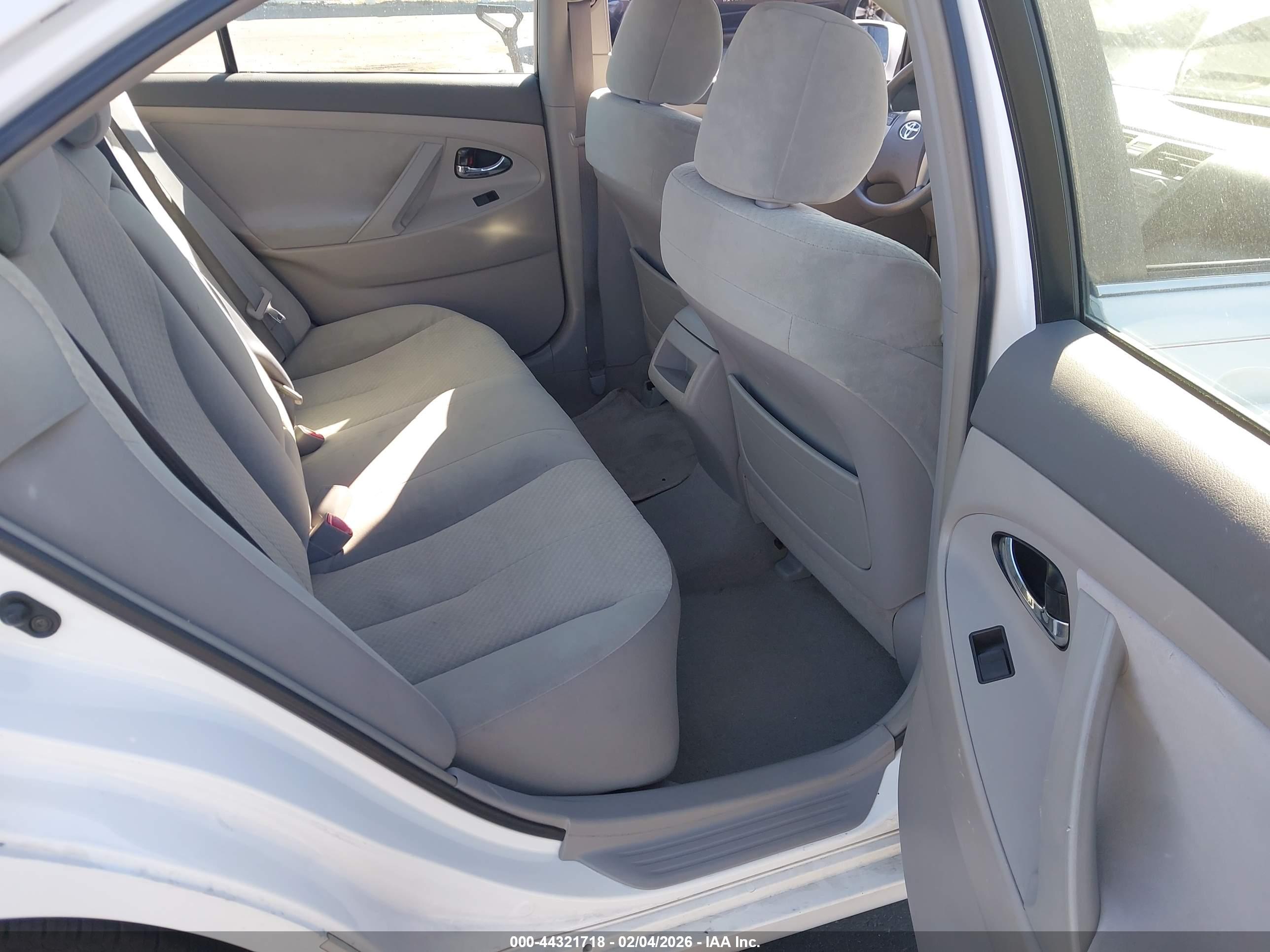 TOYOTA CAMRY image 8