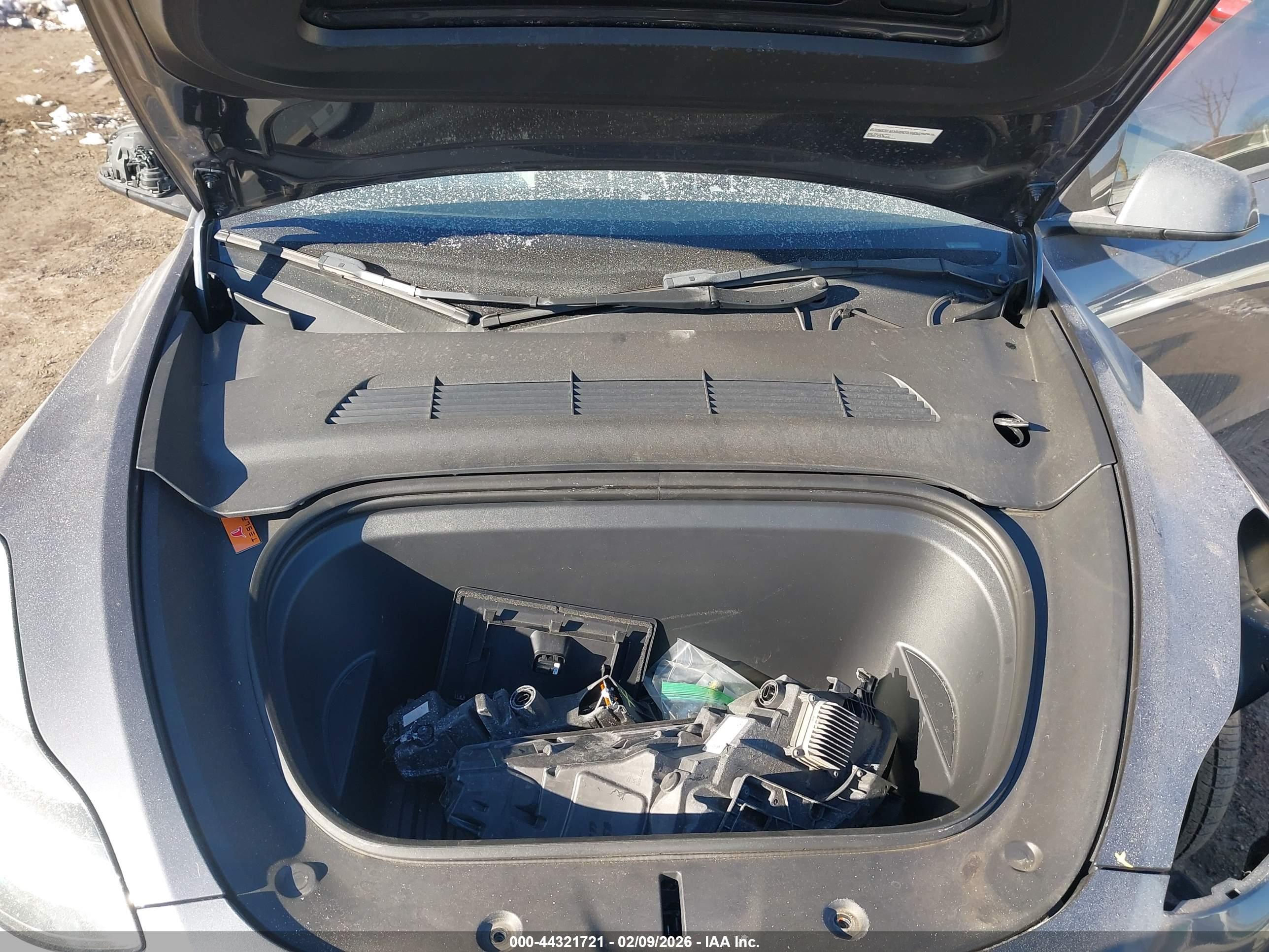TESLA MODEL image 10