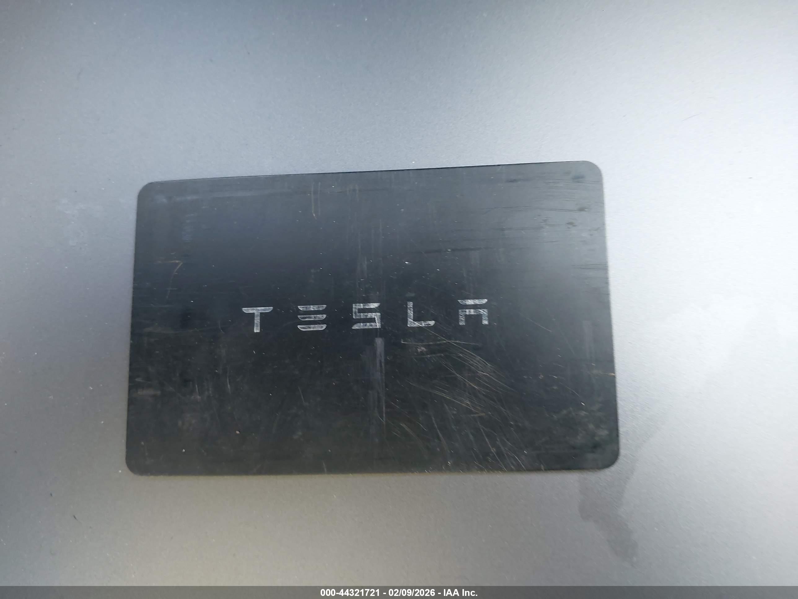 TESLA MODEL image 11