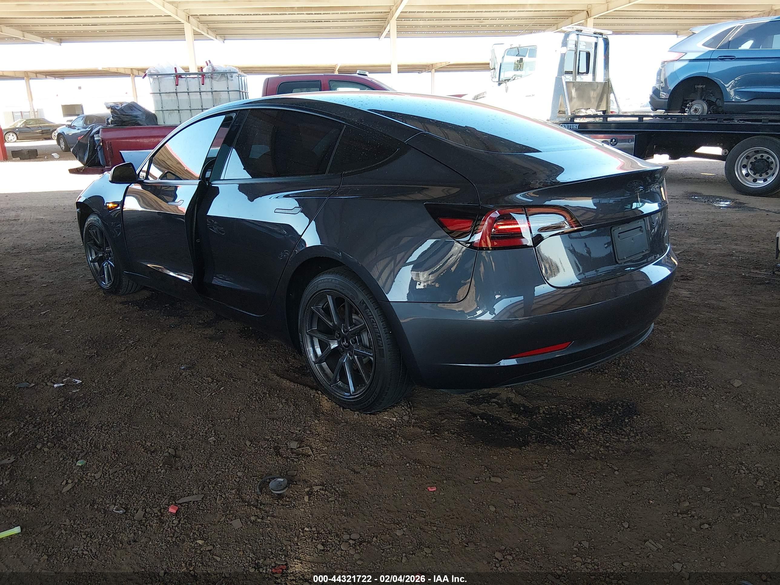 TESLA MODEL image 3