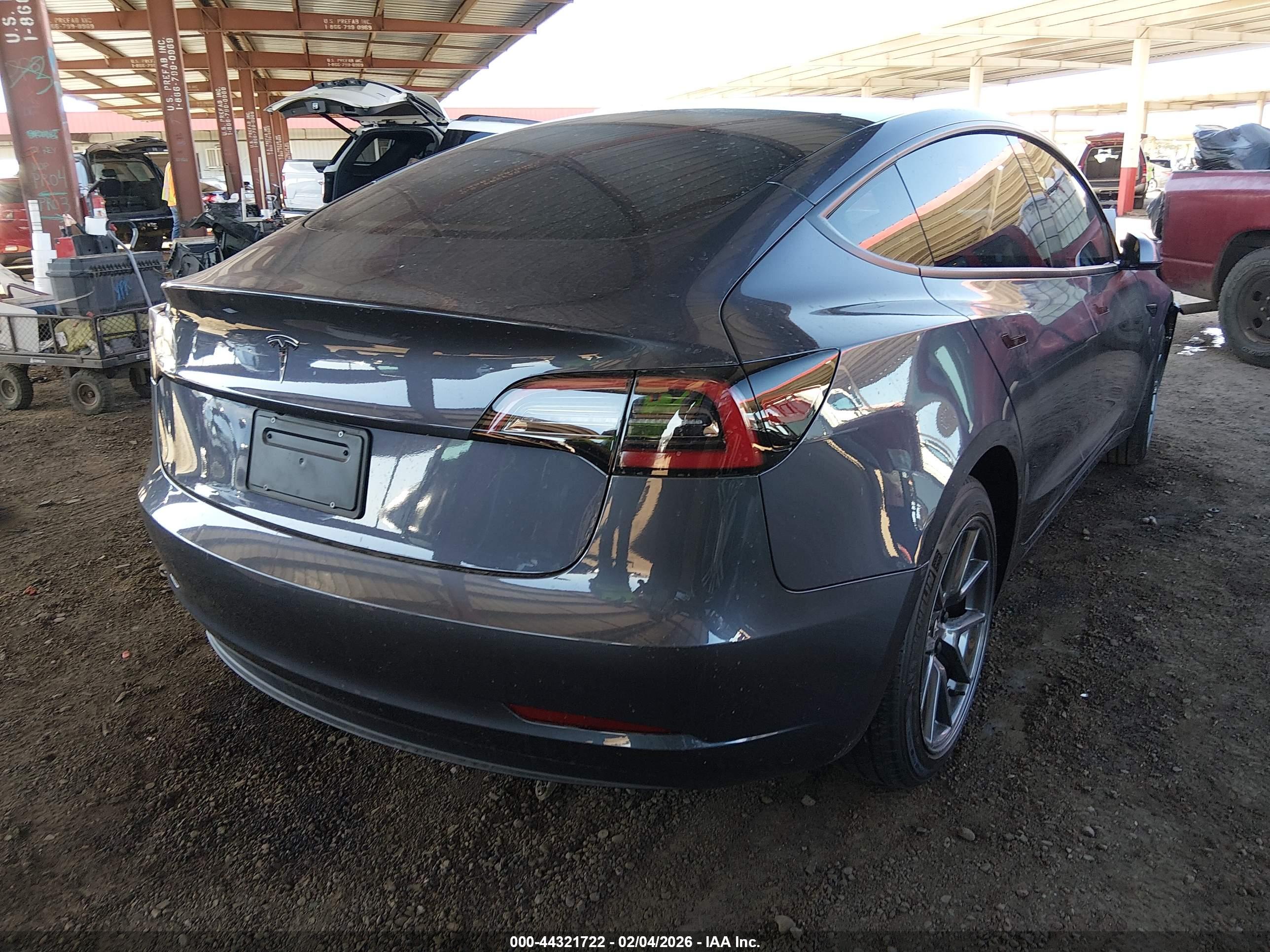 TESLA MODEL image 4