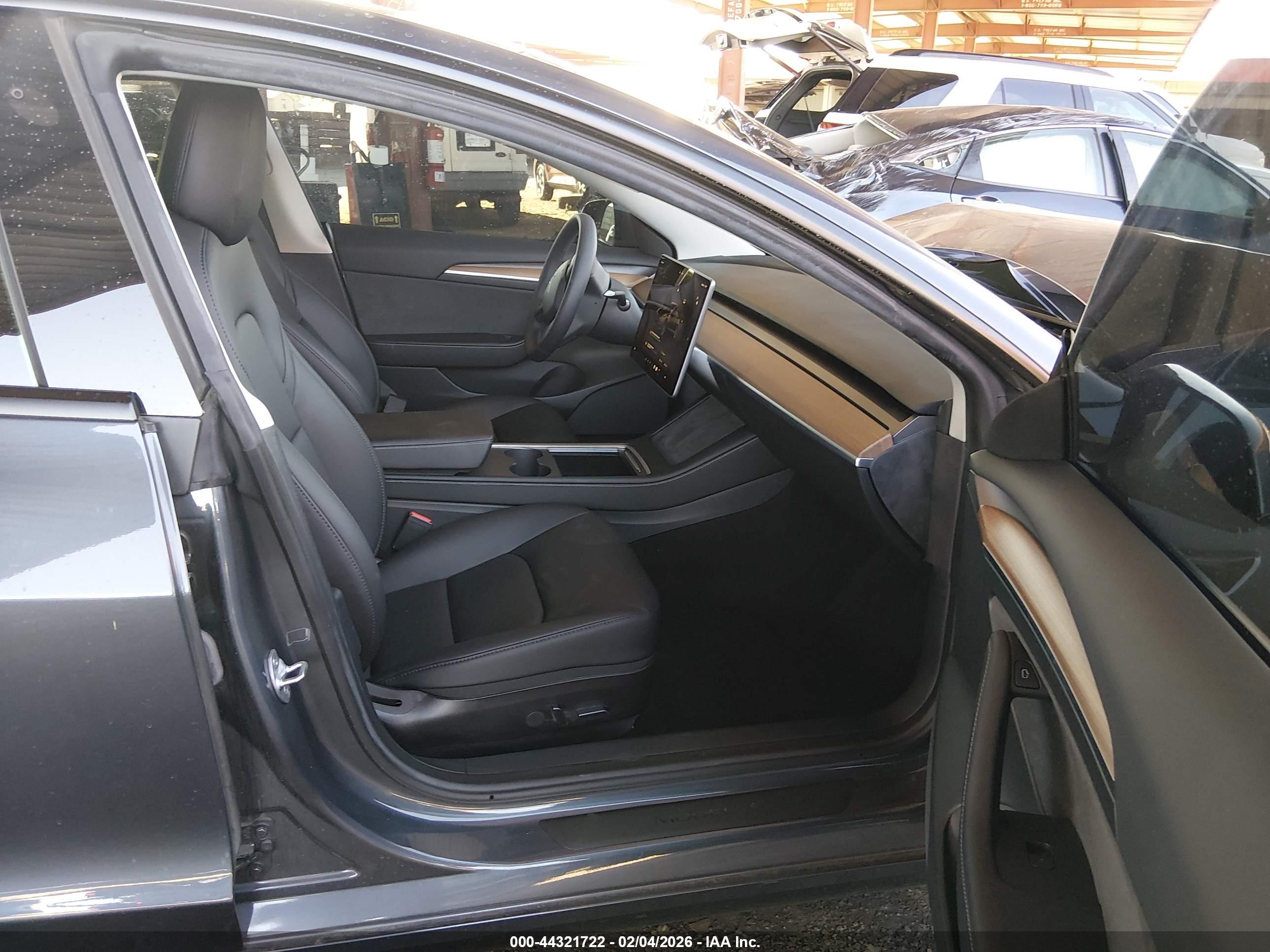 TESLA MODEL image 5
