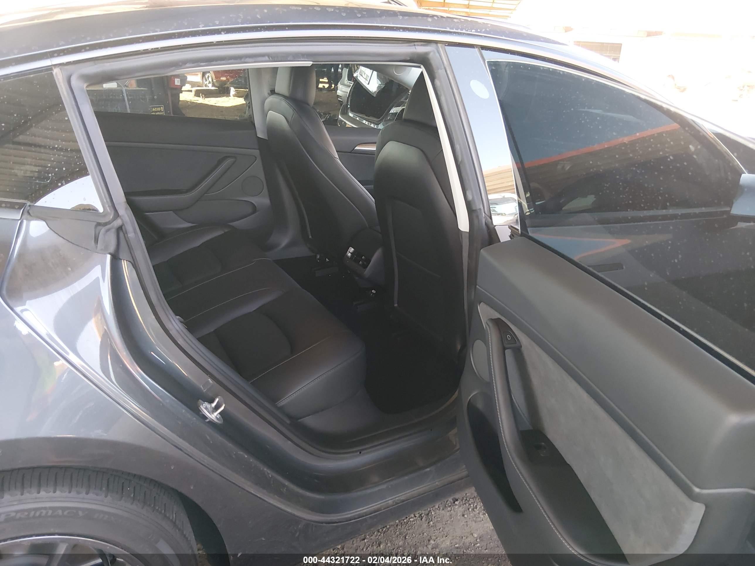 TESLA MODEL image 8