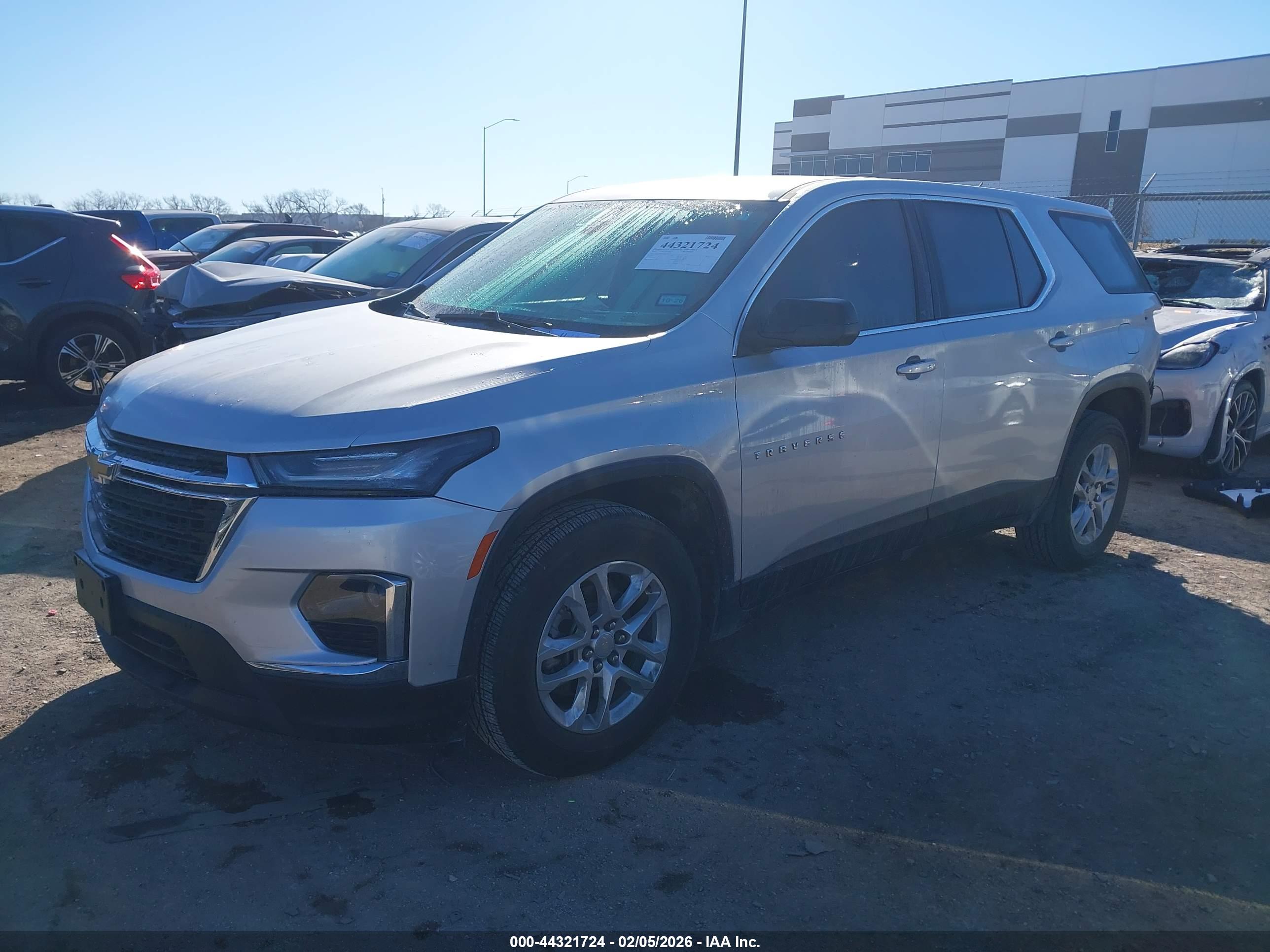 CHEVROLET TRAVERSE image 2