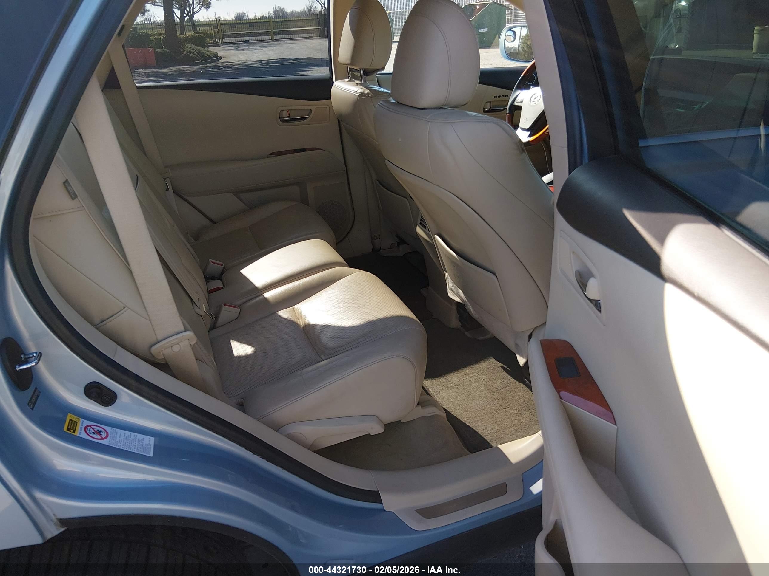 LEXUS RX image 8