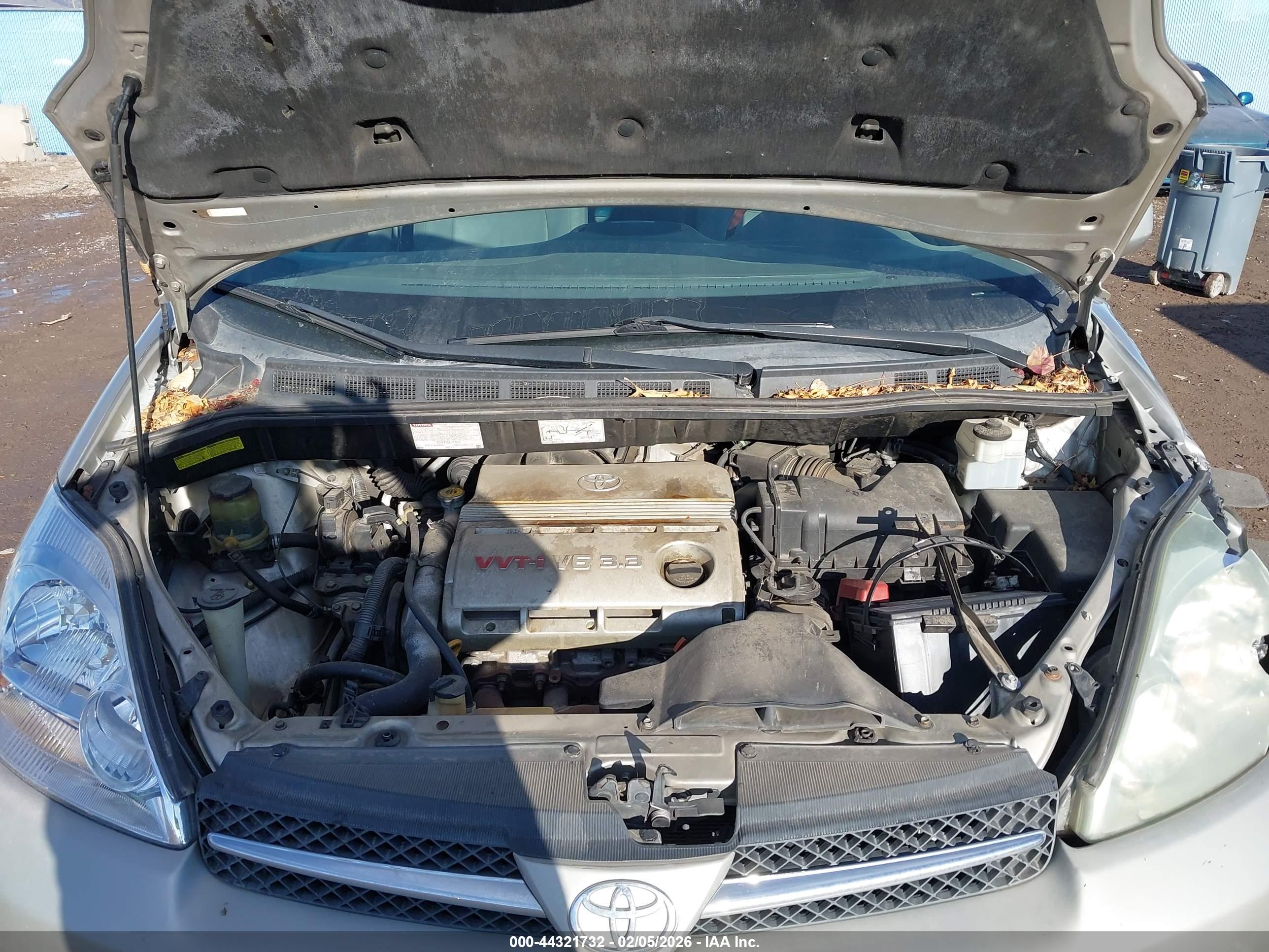 TOYOTA SIENNA image 10
