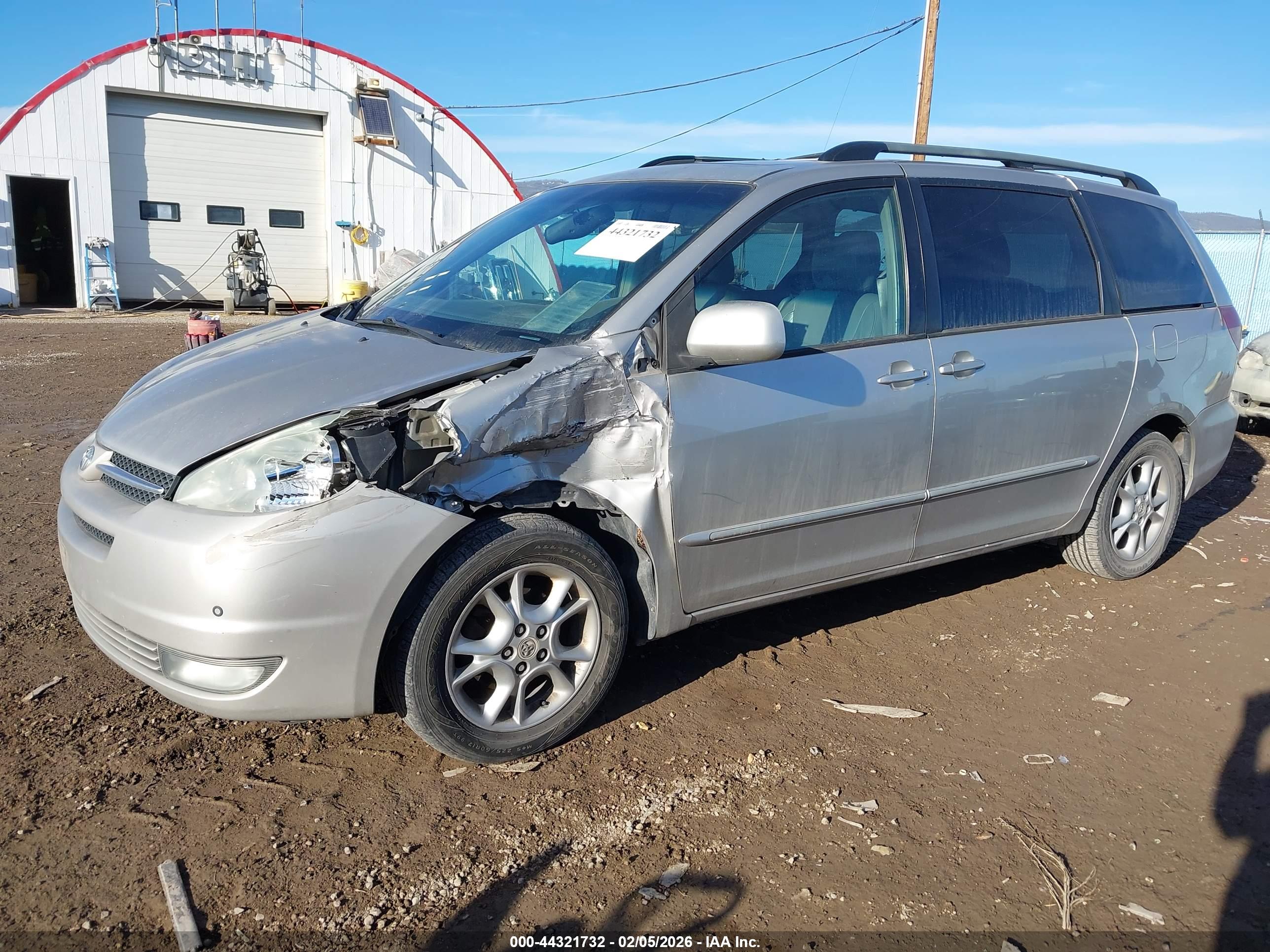 TOYOTA SIENNA image 6