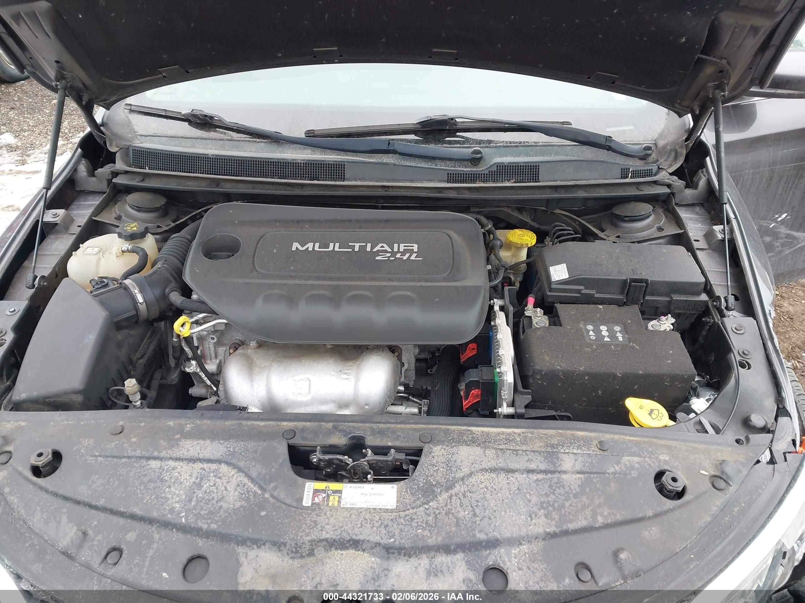 CHRYSLER 200 image 10