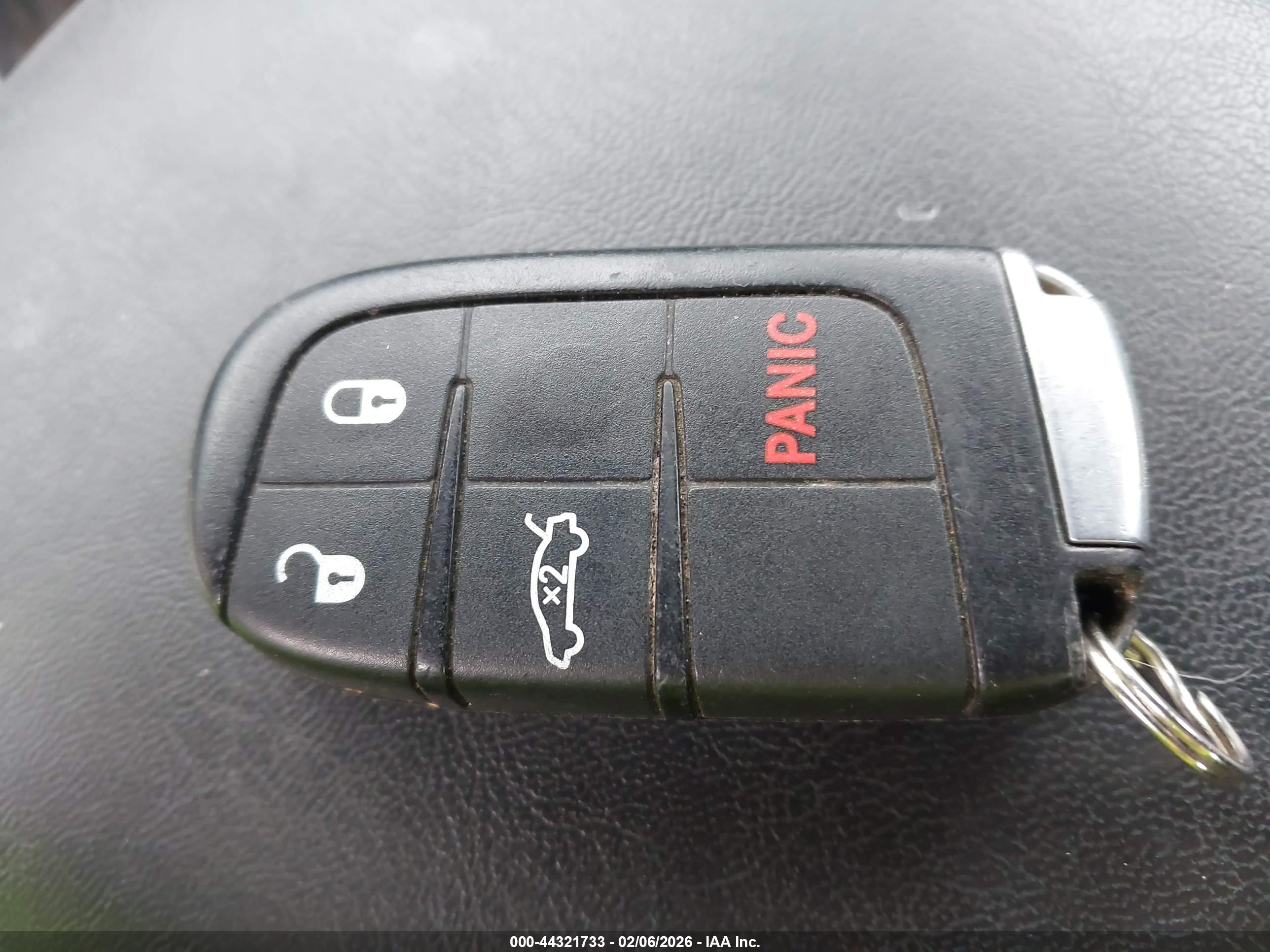 CHRYSLER 200 image 11