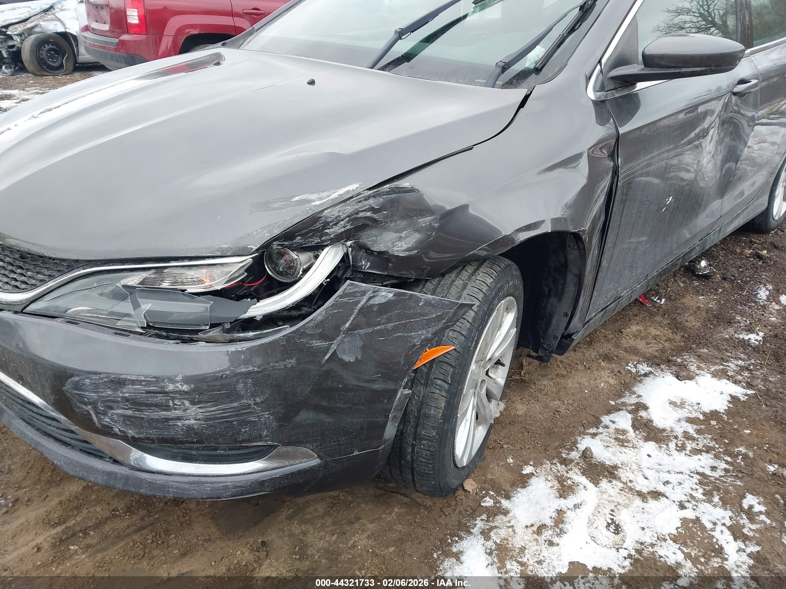 CHRYSLER 200 image 6