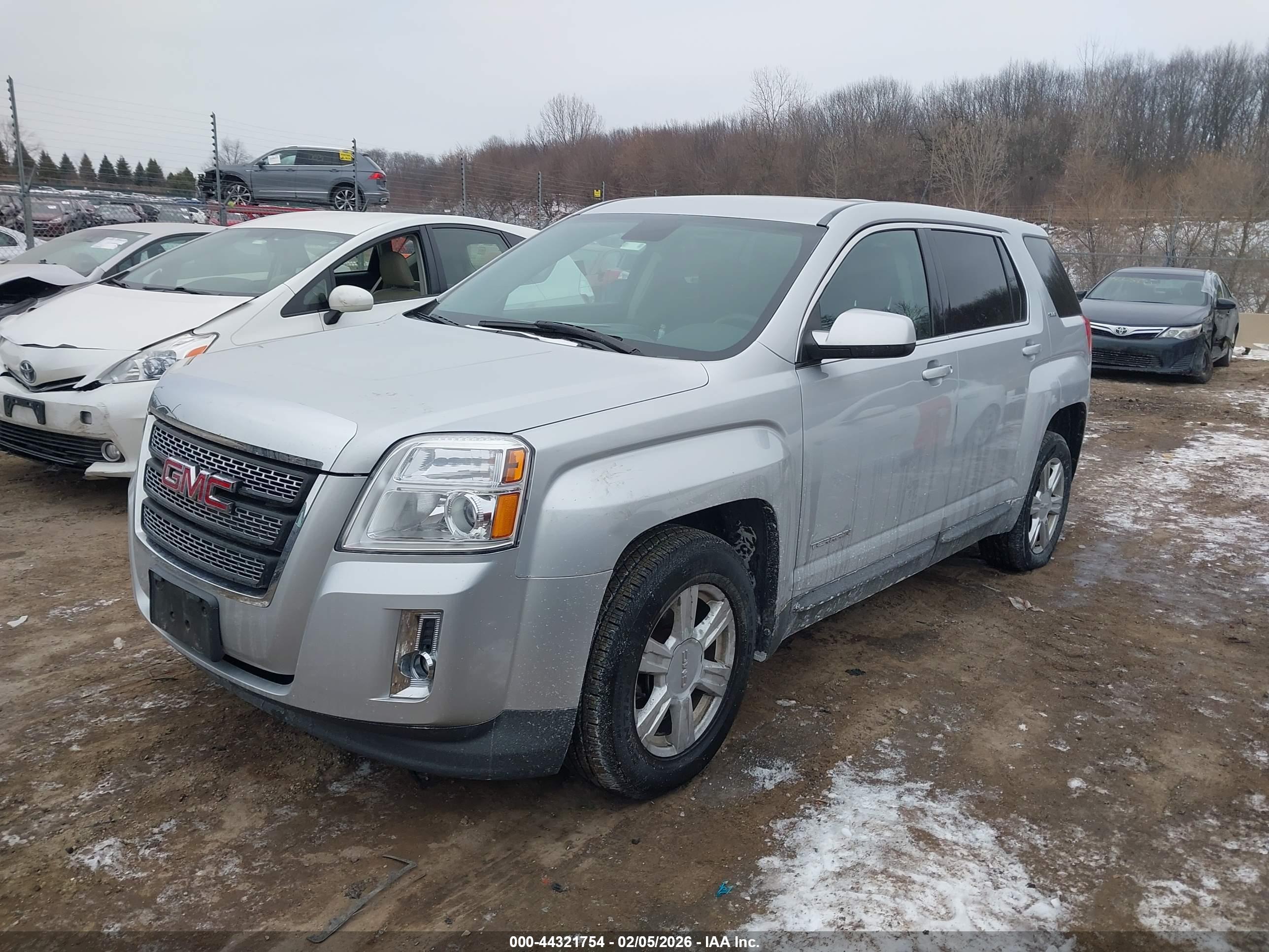 GMC TERRAIN image 2