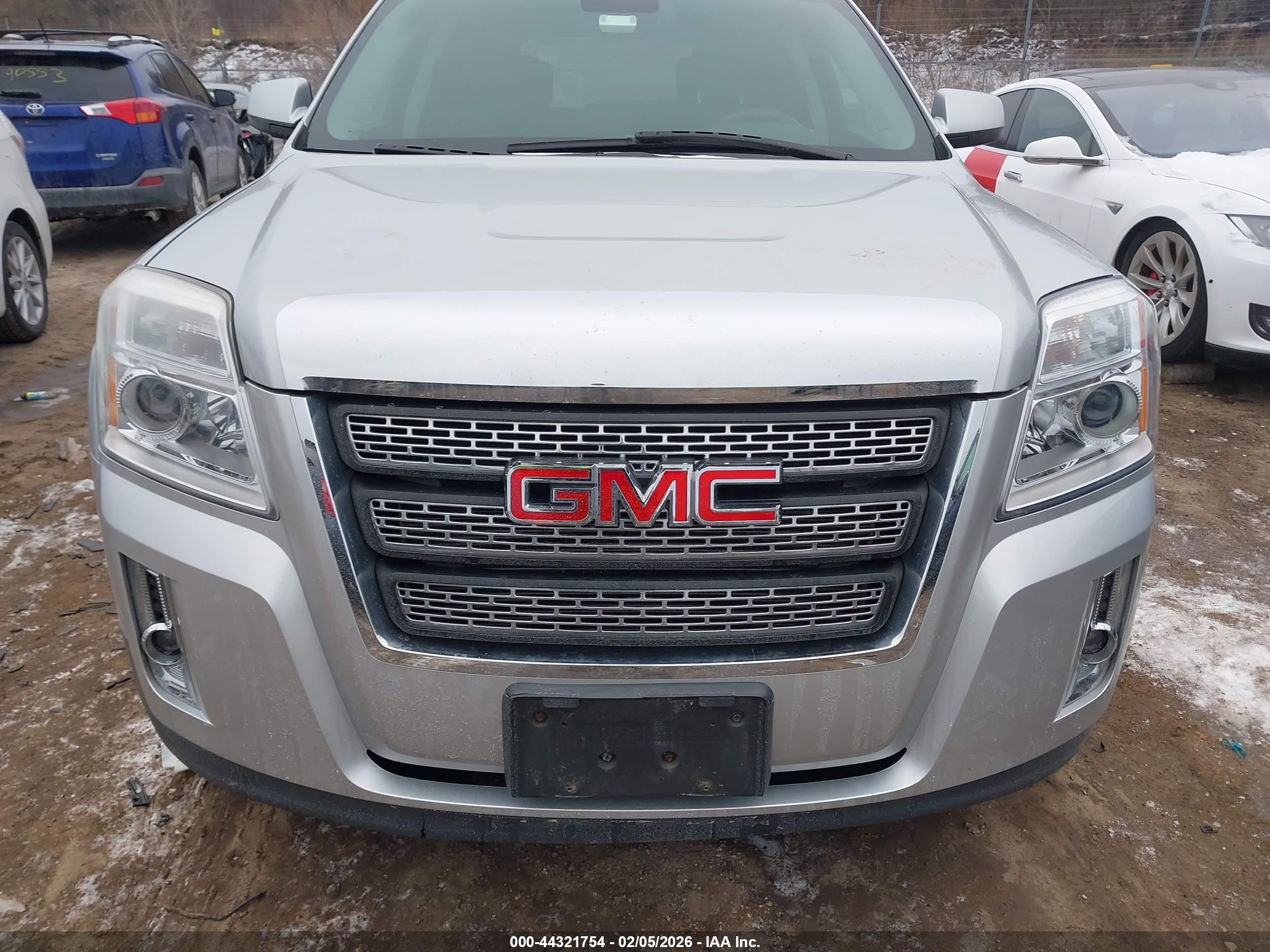 GMC TERRAIN image 6