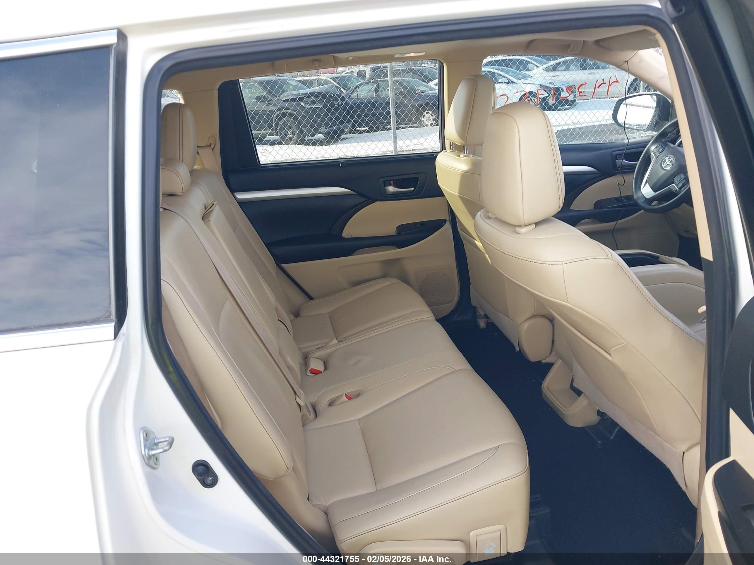 TOYOTA HIGHLANDER image 8