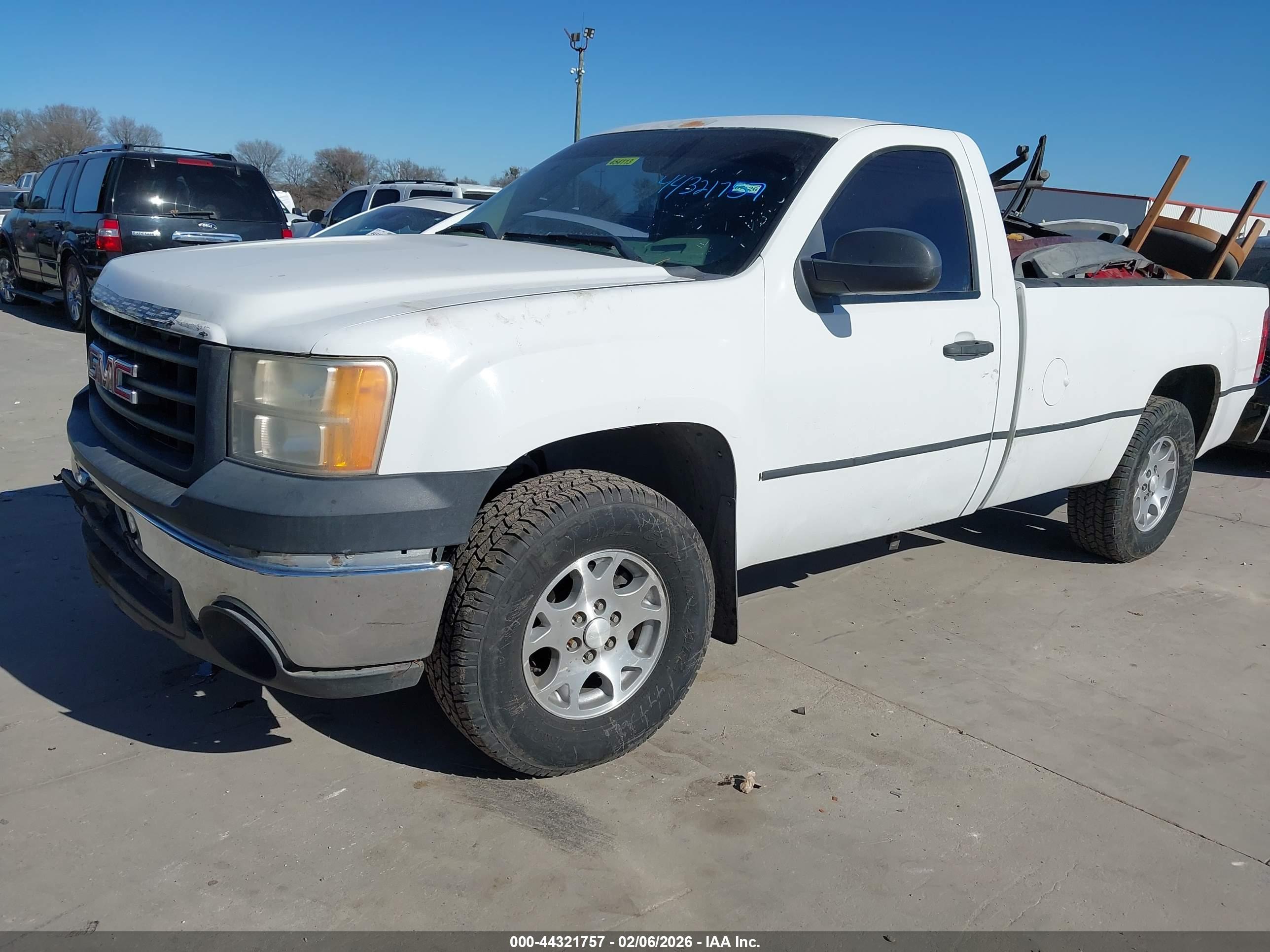 GMC SIERRA image 2