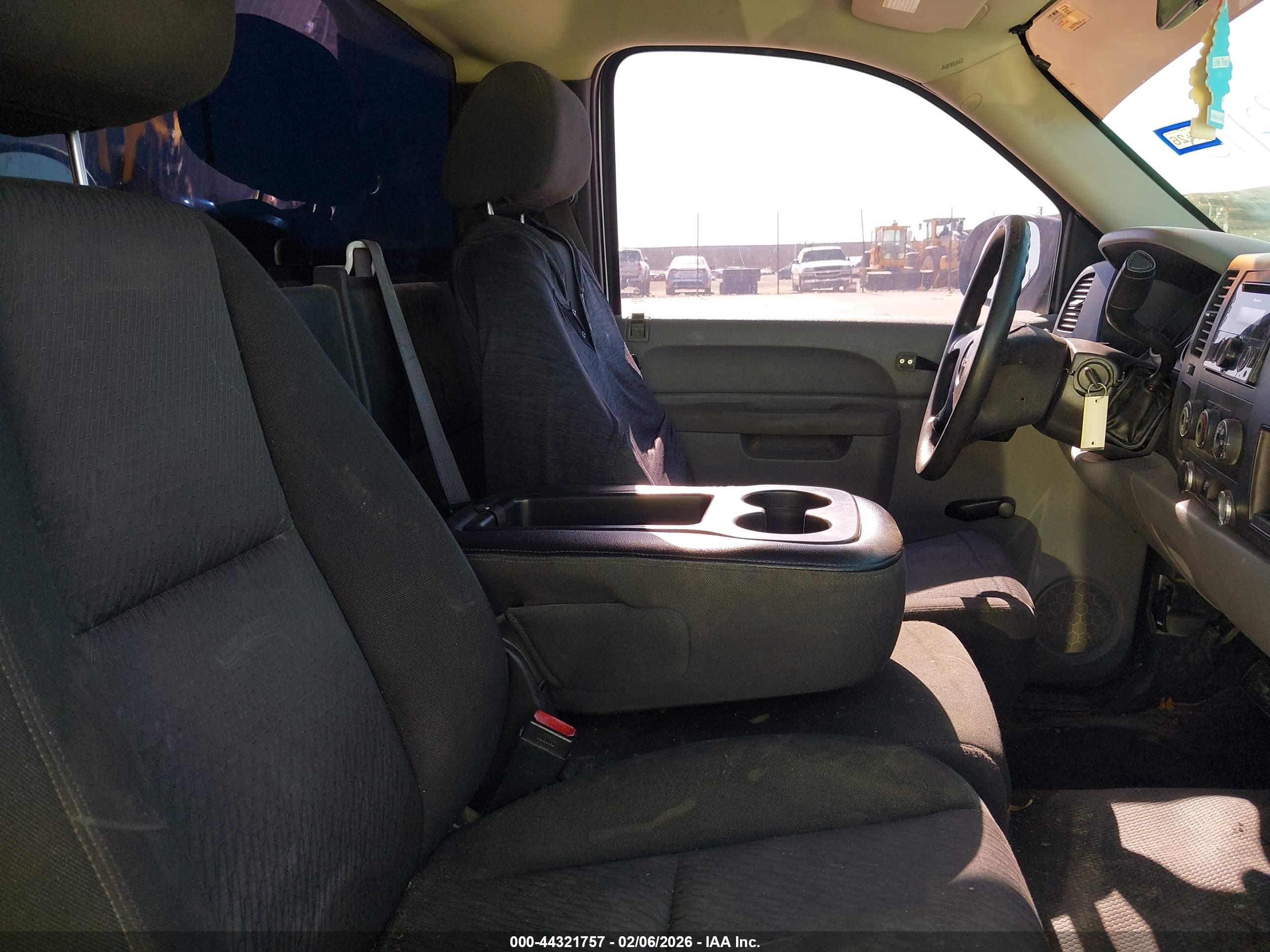 GMC SIERRA image 8