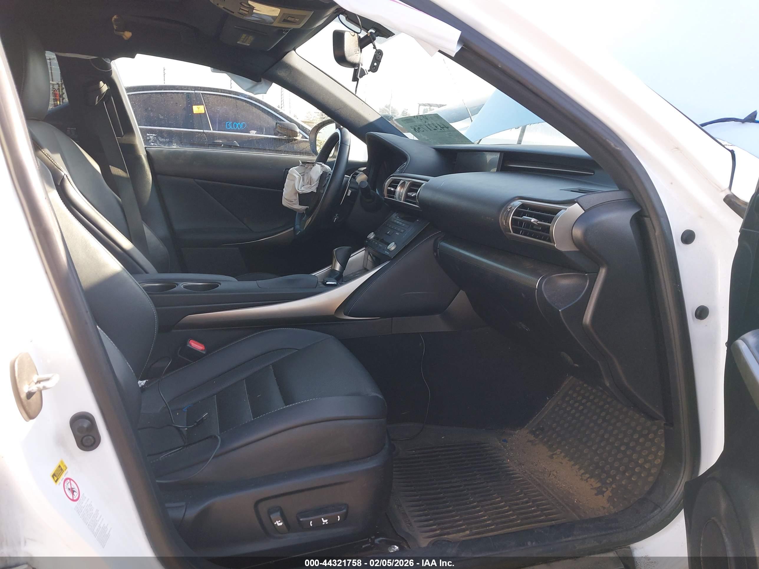 LEXUS IS image 5