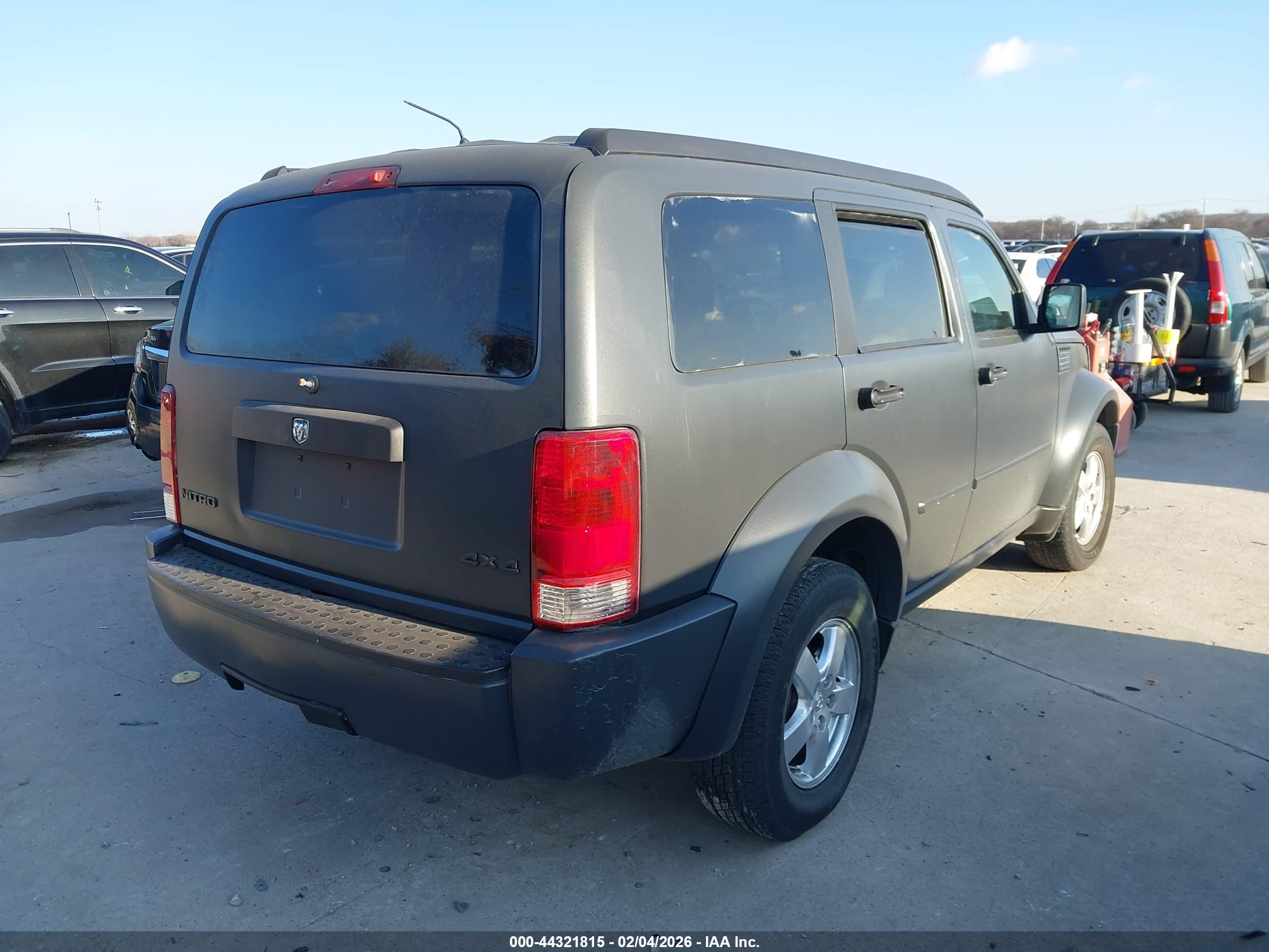 DODGE NITRO image 4