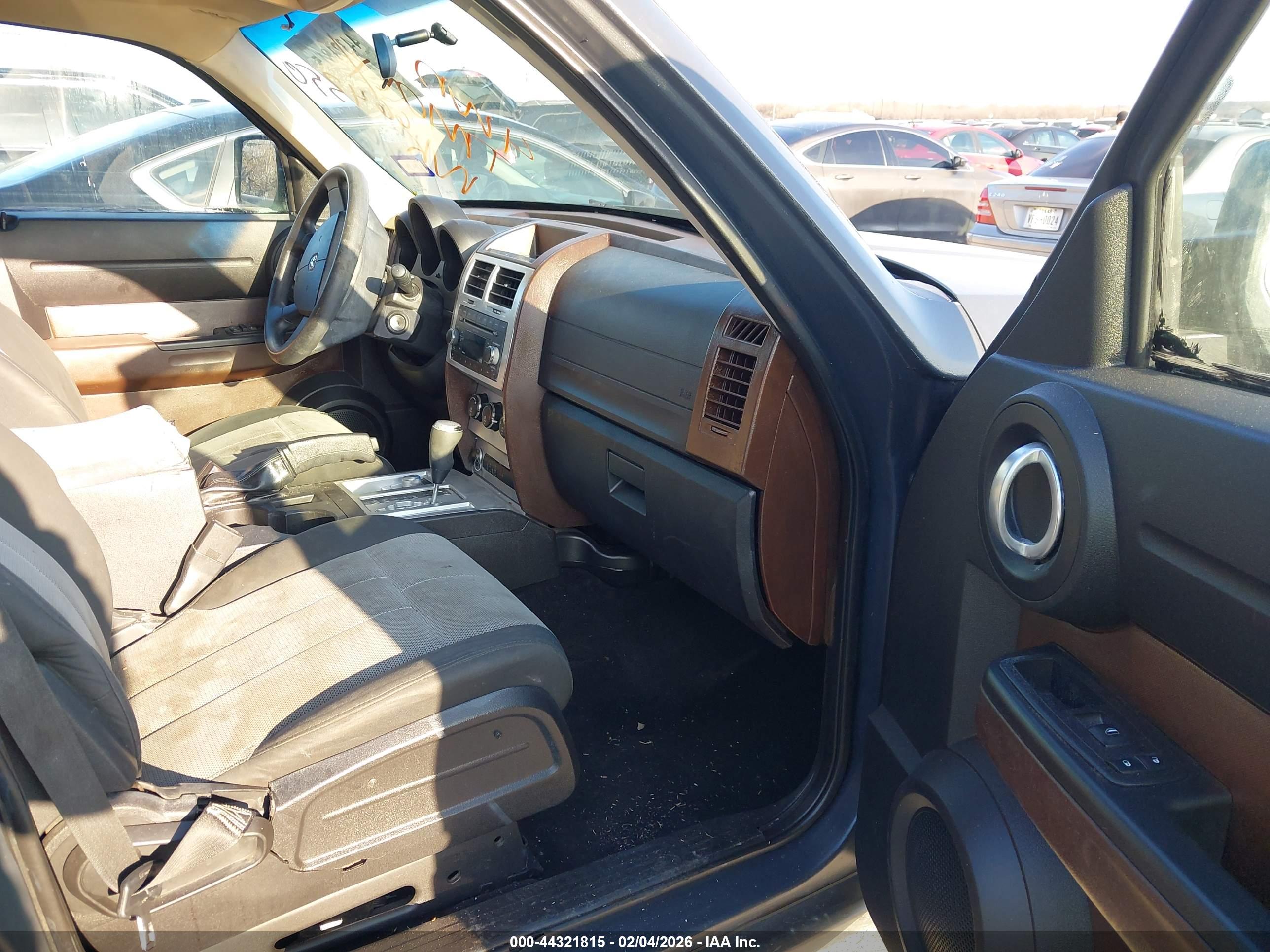 DODGE NITRO image 5