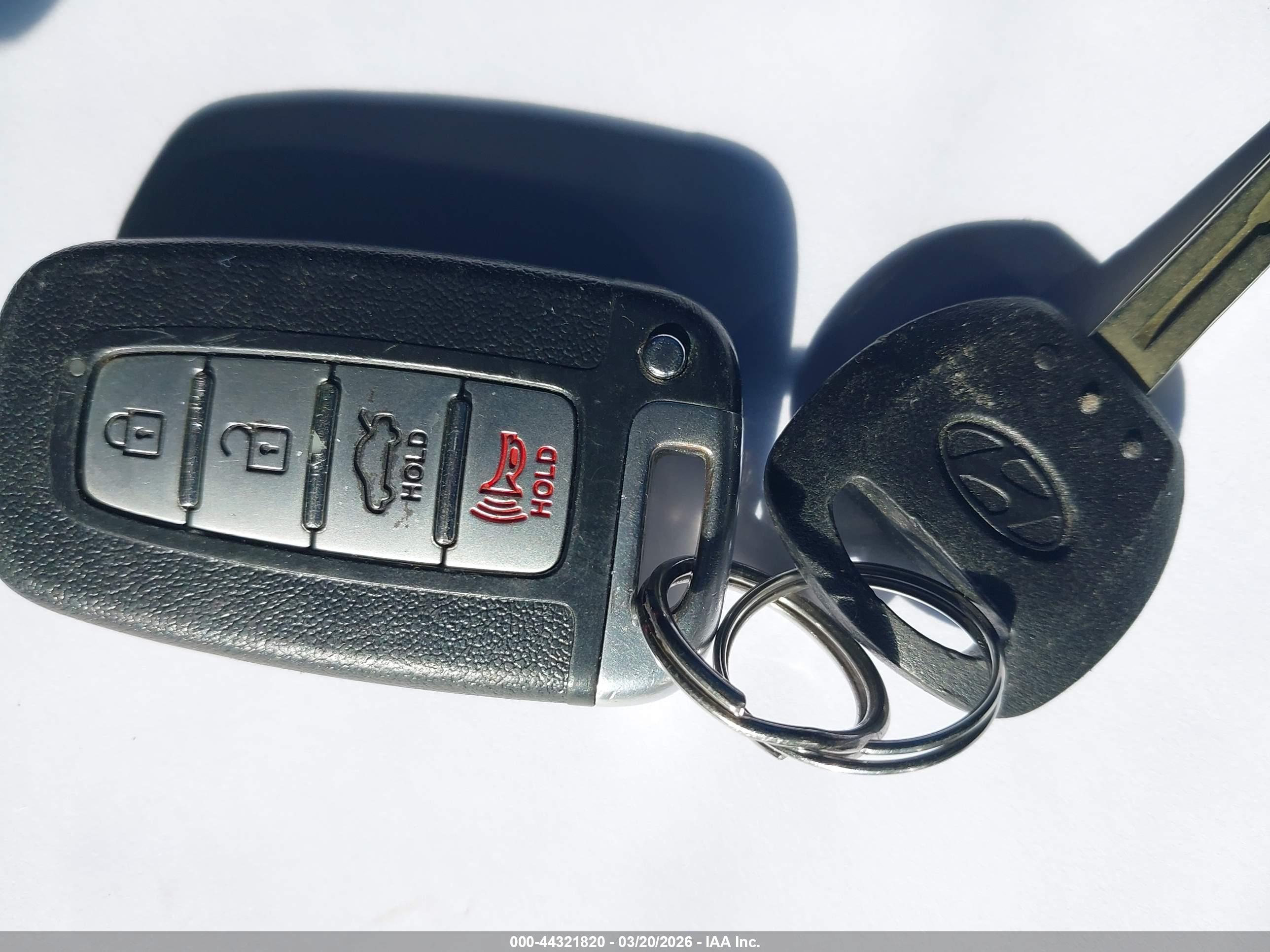 HYUNDAI GENESIS image 11