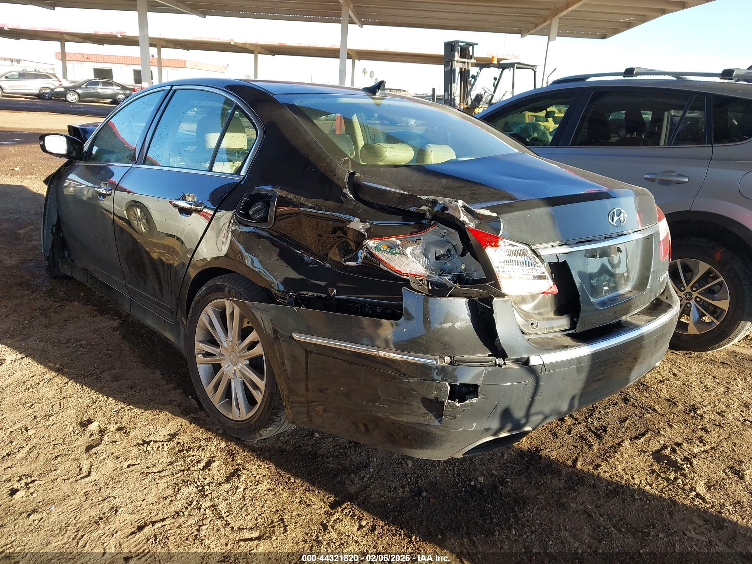 HYUNDAI GENESIS image 3