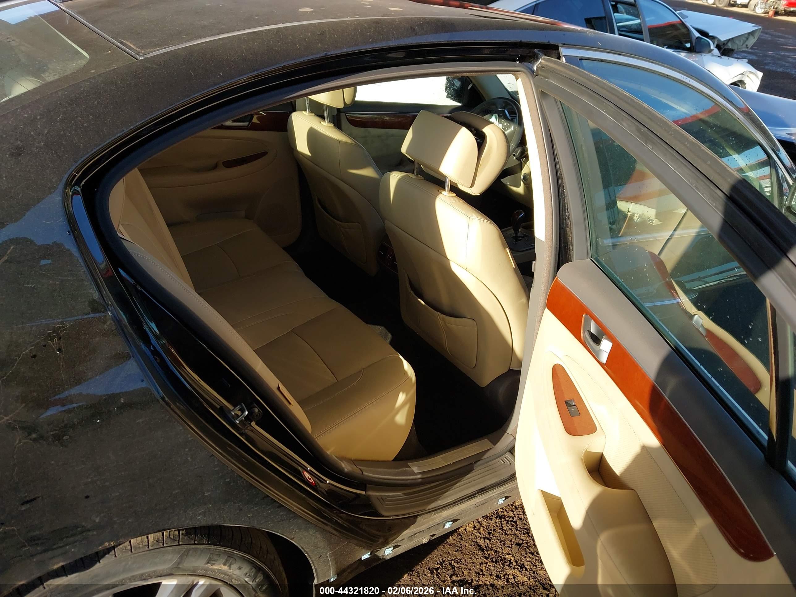 HYUNDAI GENESIS image 8