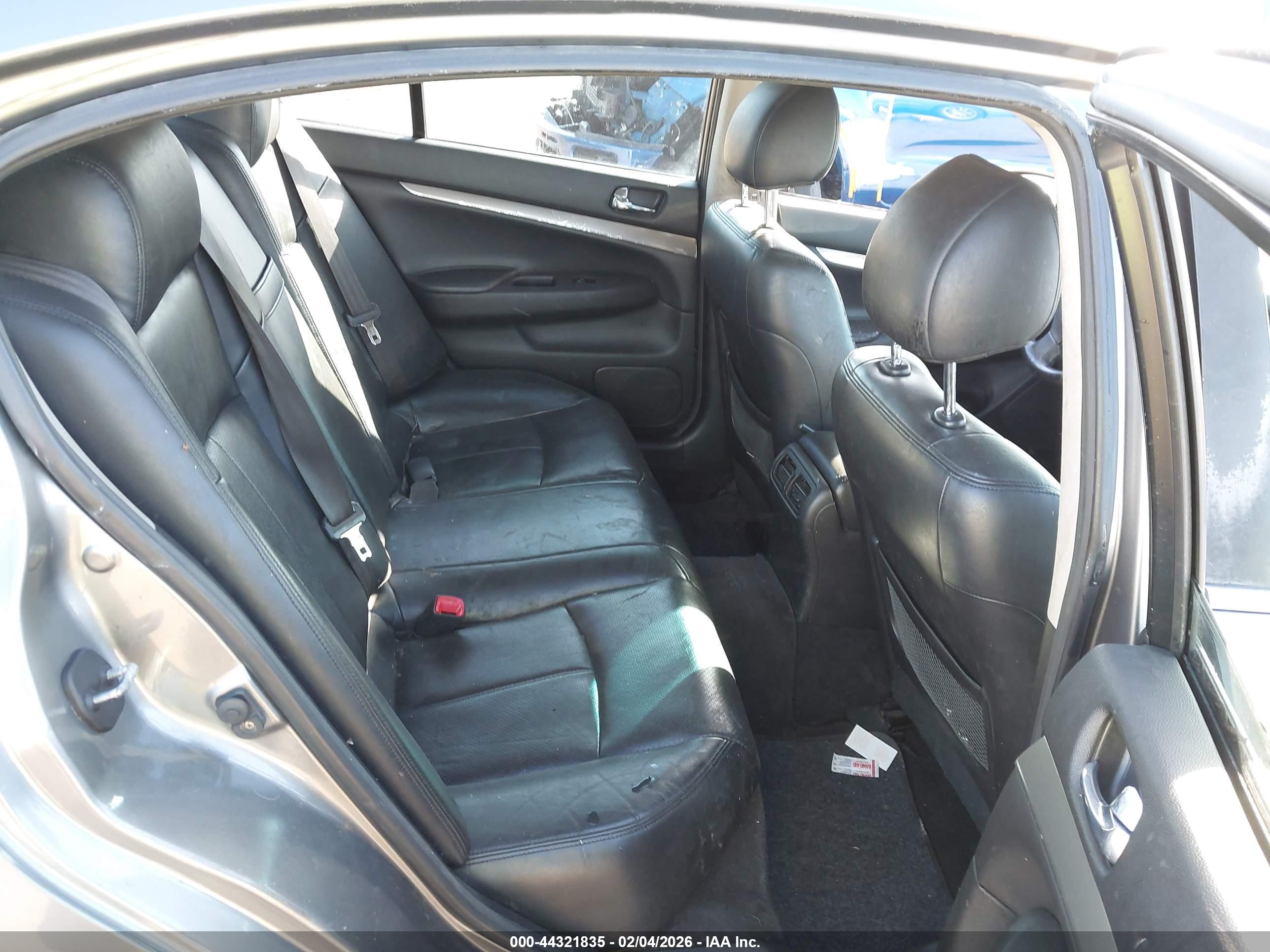 INFINITI G37 image 8