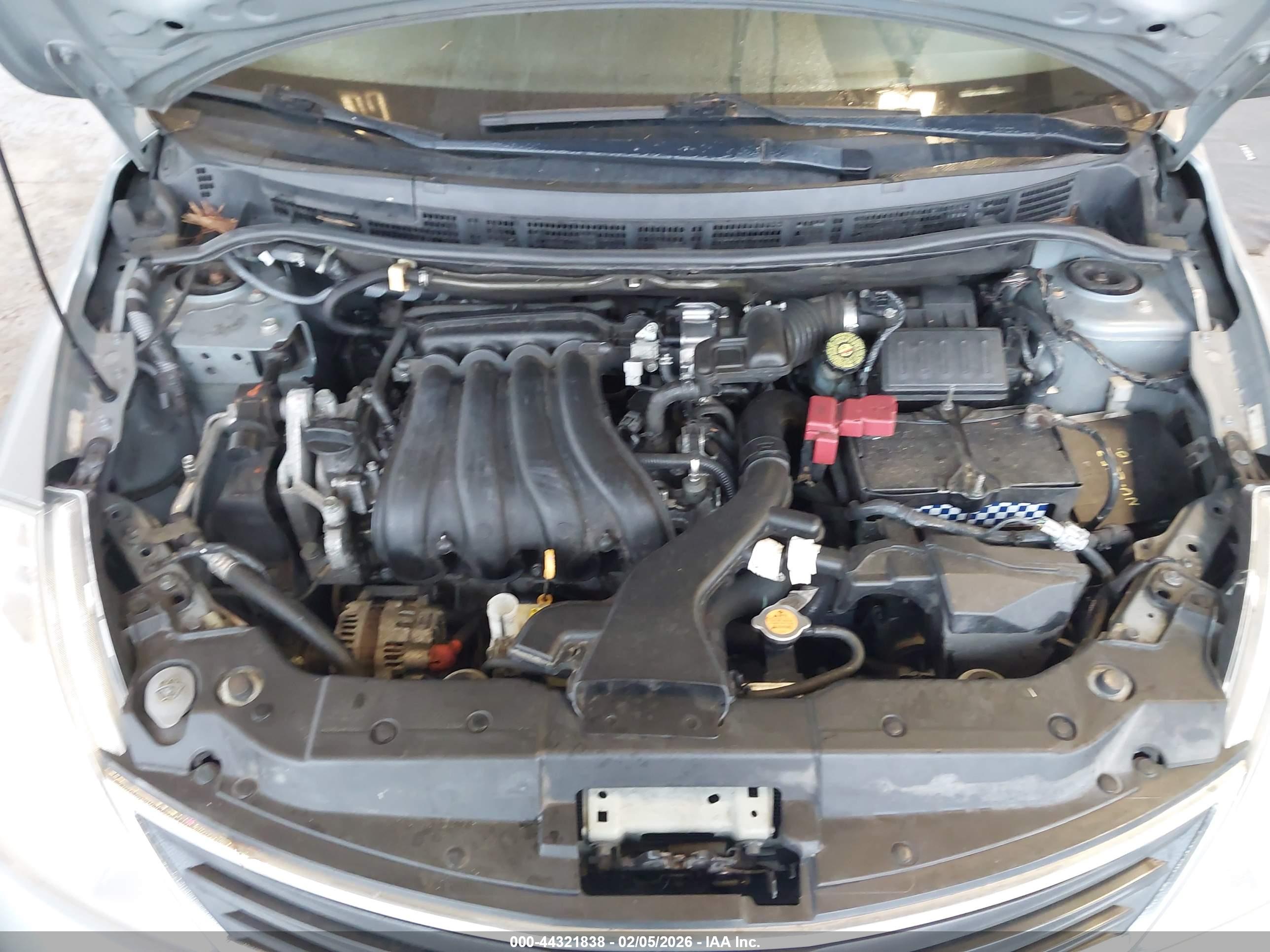 NISSAN VERSA image 10