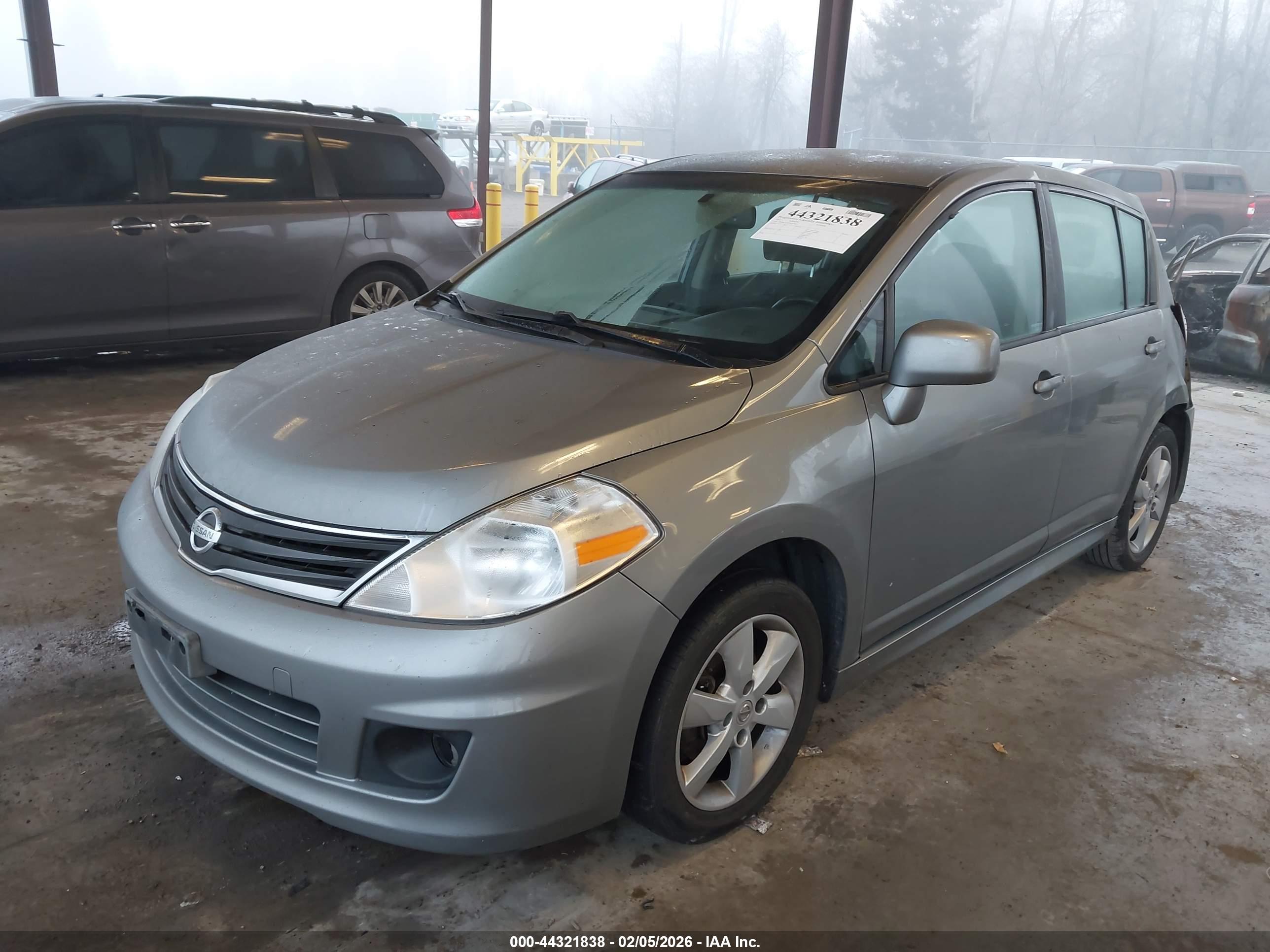NISSAN VERSA image 2