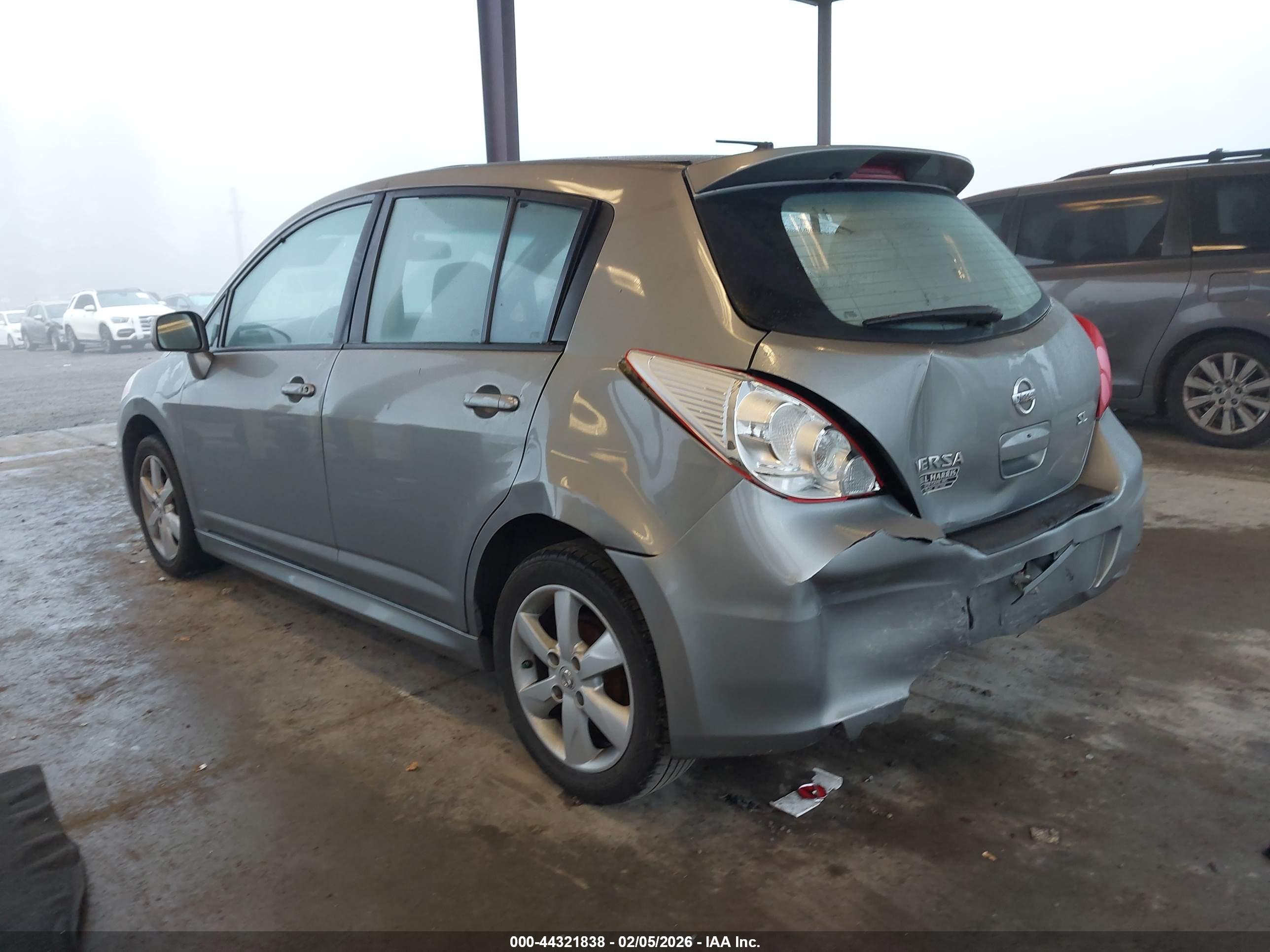 NISSAN VERSA image 3
