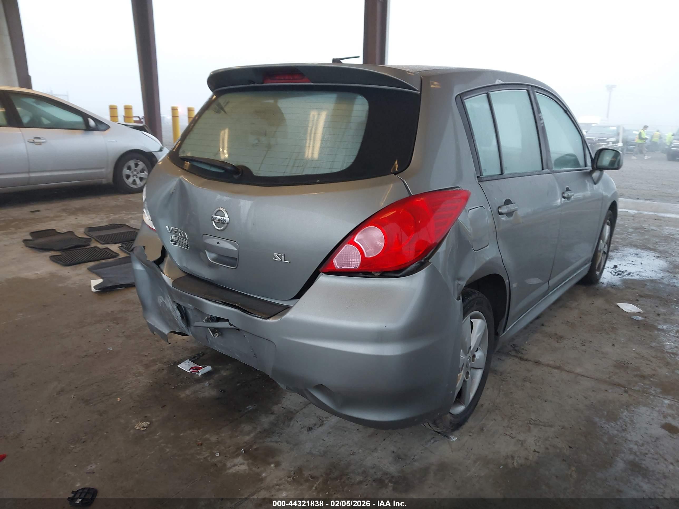 NISSAN VERSA image 4