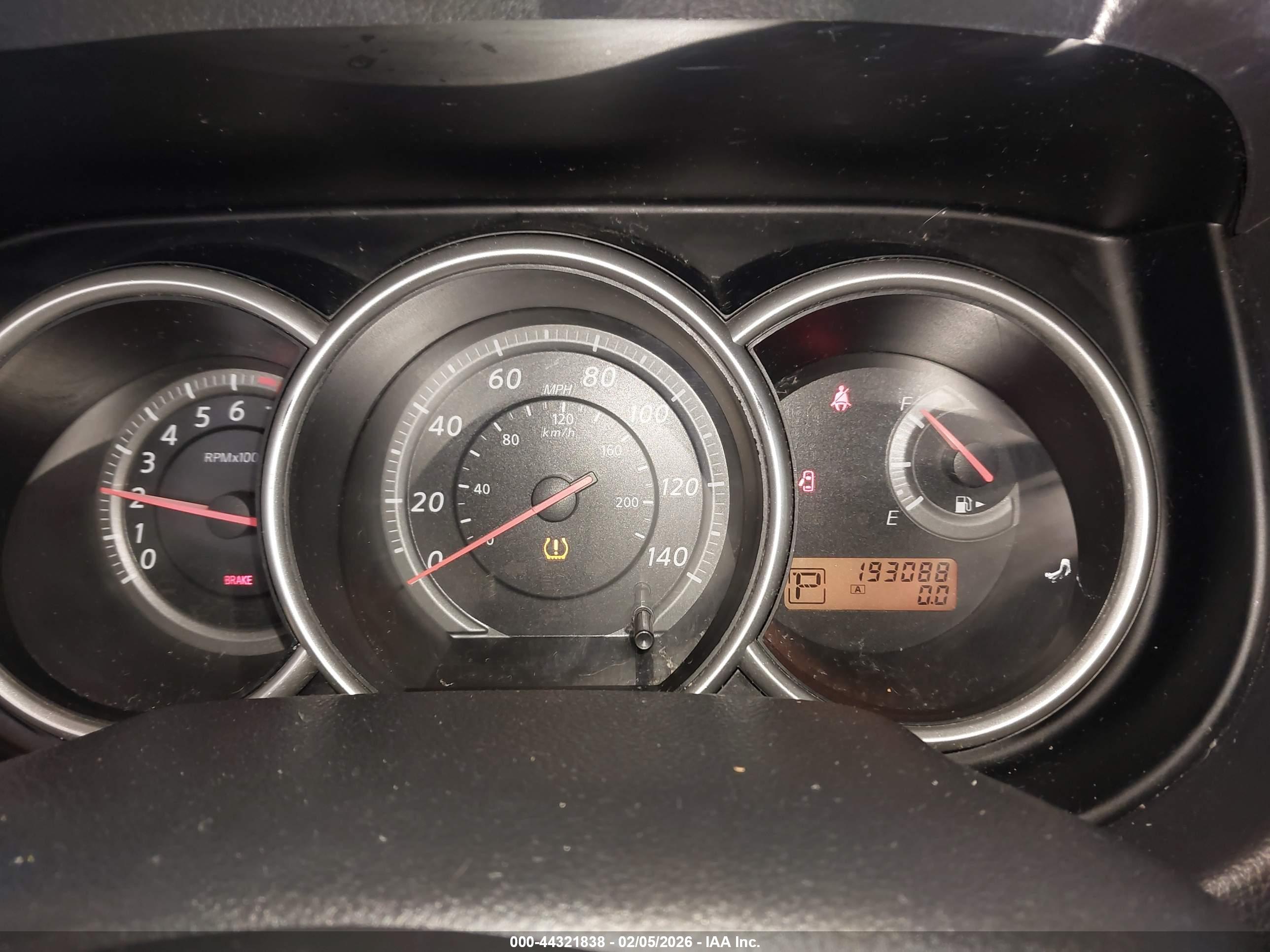 NISSAN VERSA image 7