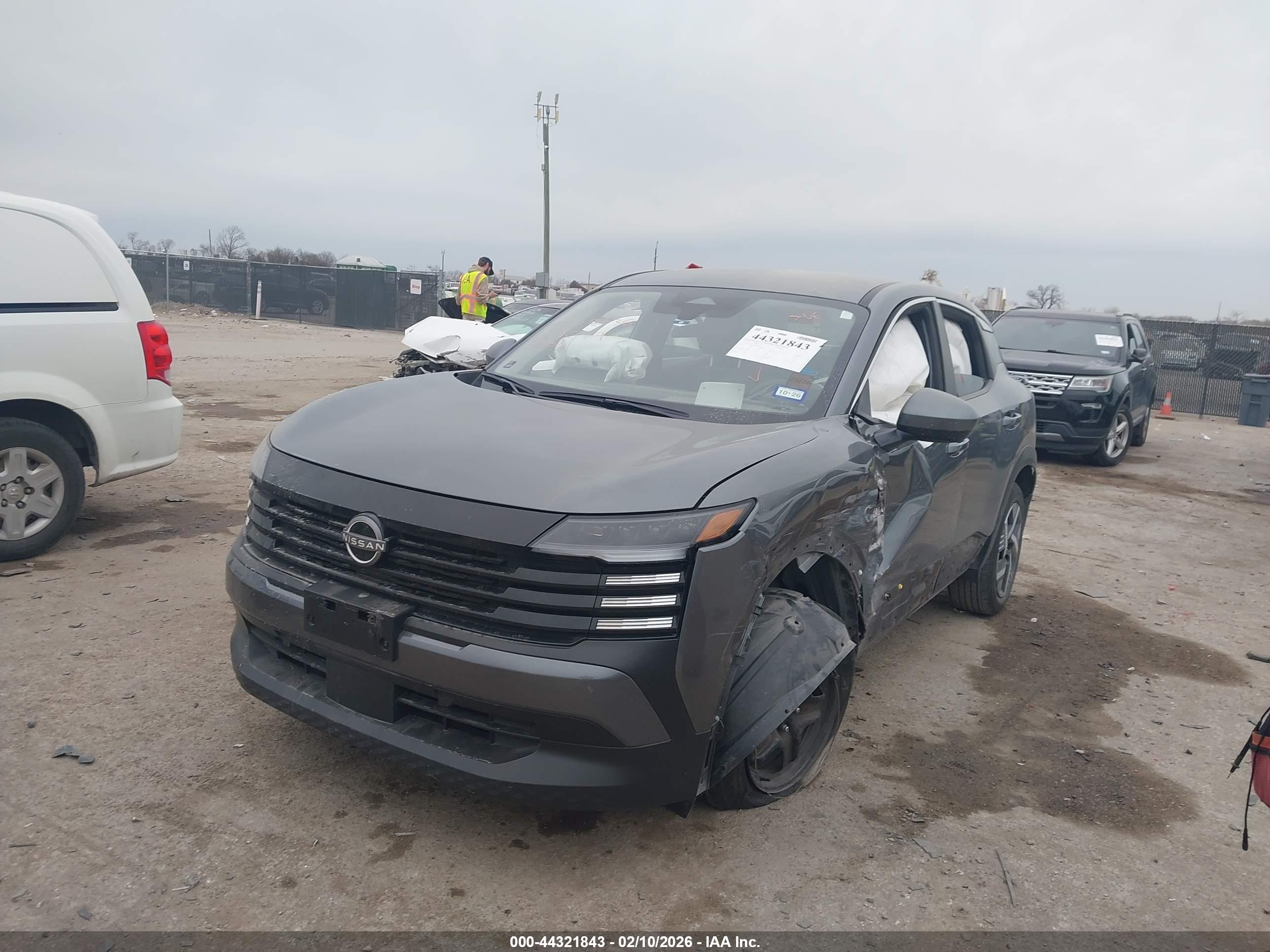 NISSAN KICKS image 2