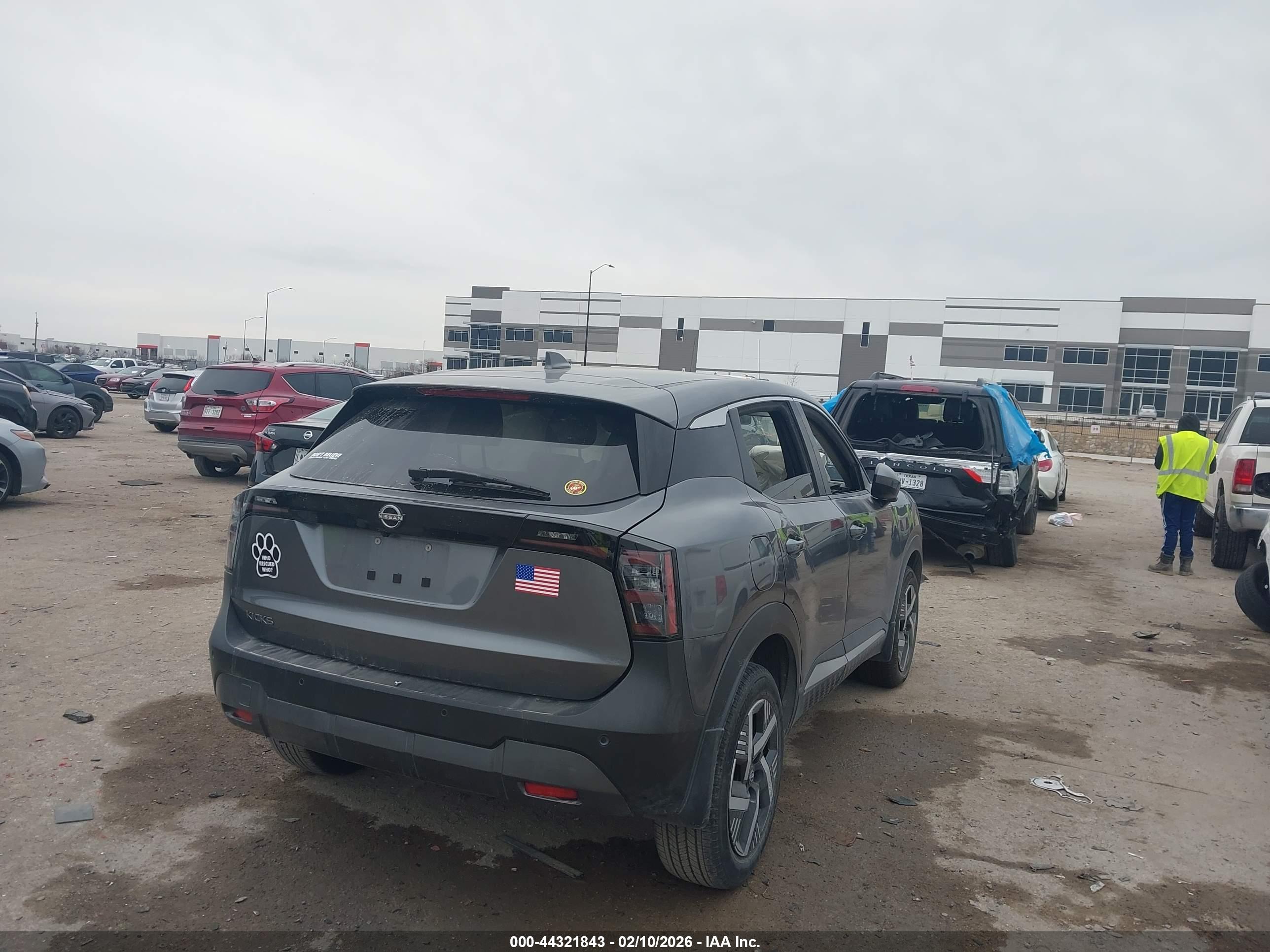 NISSAN KICKS image 4