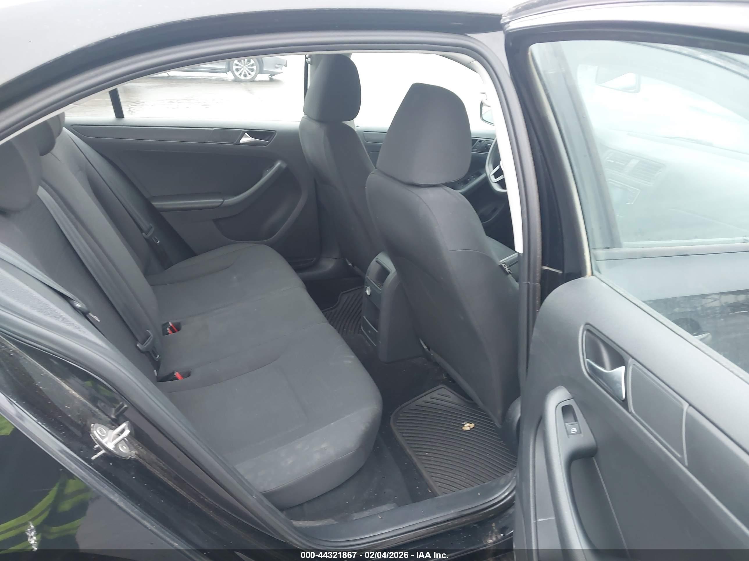 VOLKSWAGEN JETTA image 8
