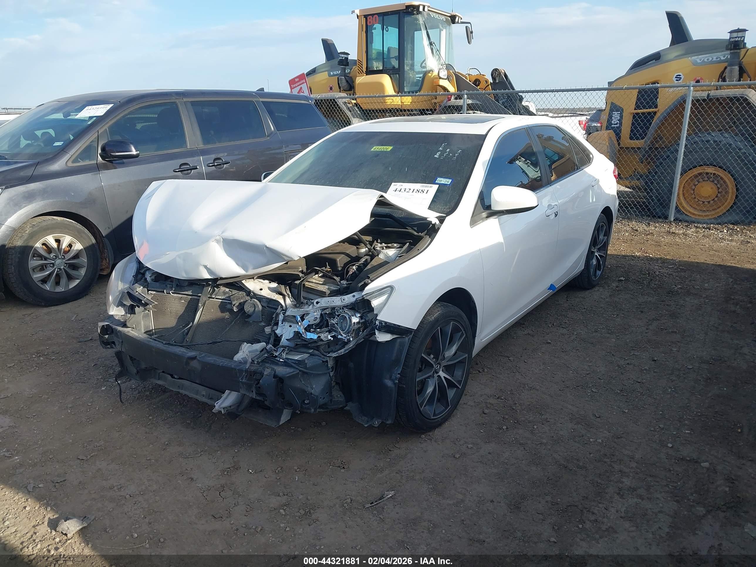 TOYOTA CAMRY image 2