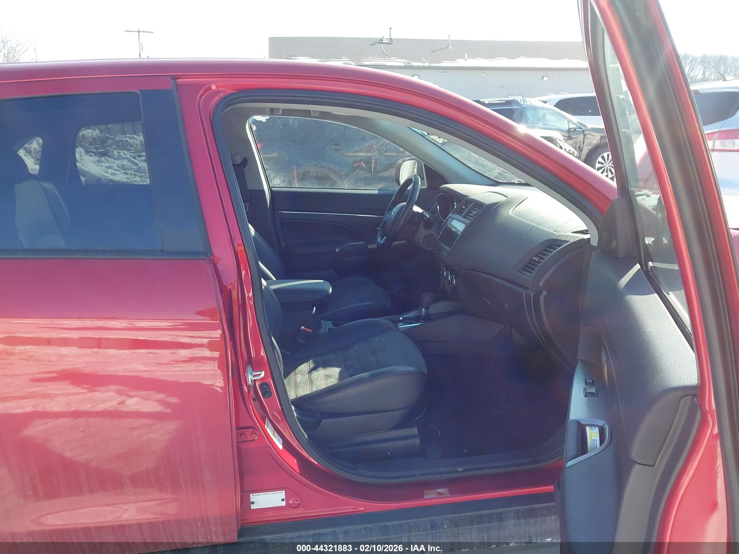 MITSUBISHI OUTLANDER image 5