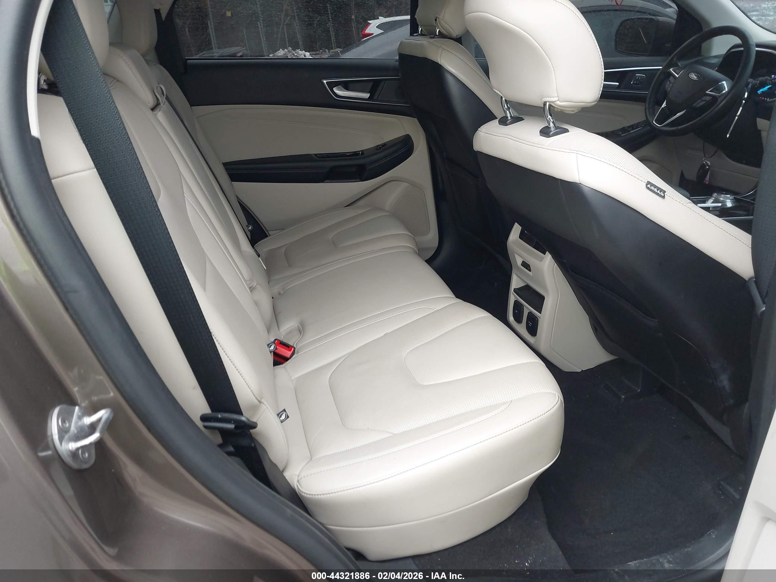 FORD EDGE image 8