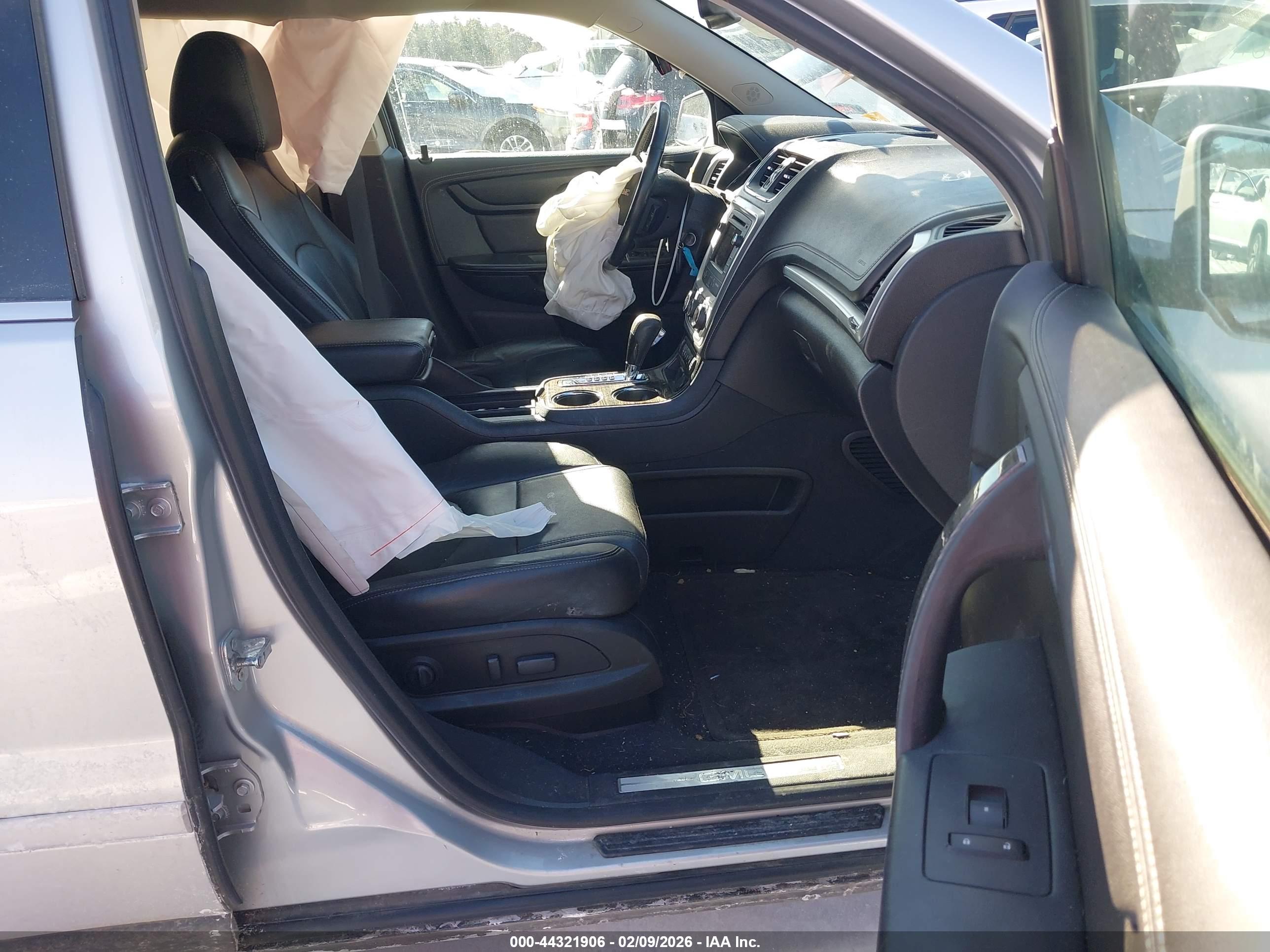 GMC ACADIA image 5