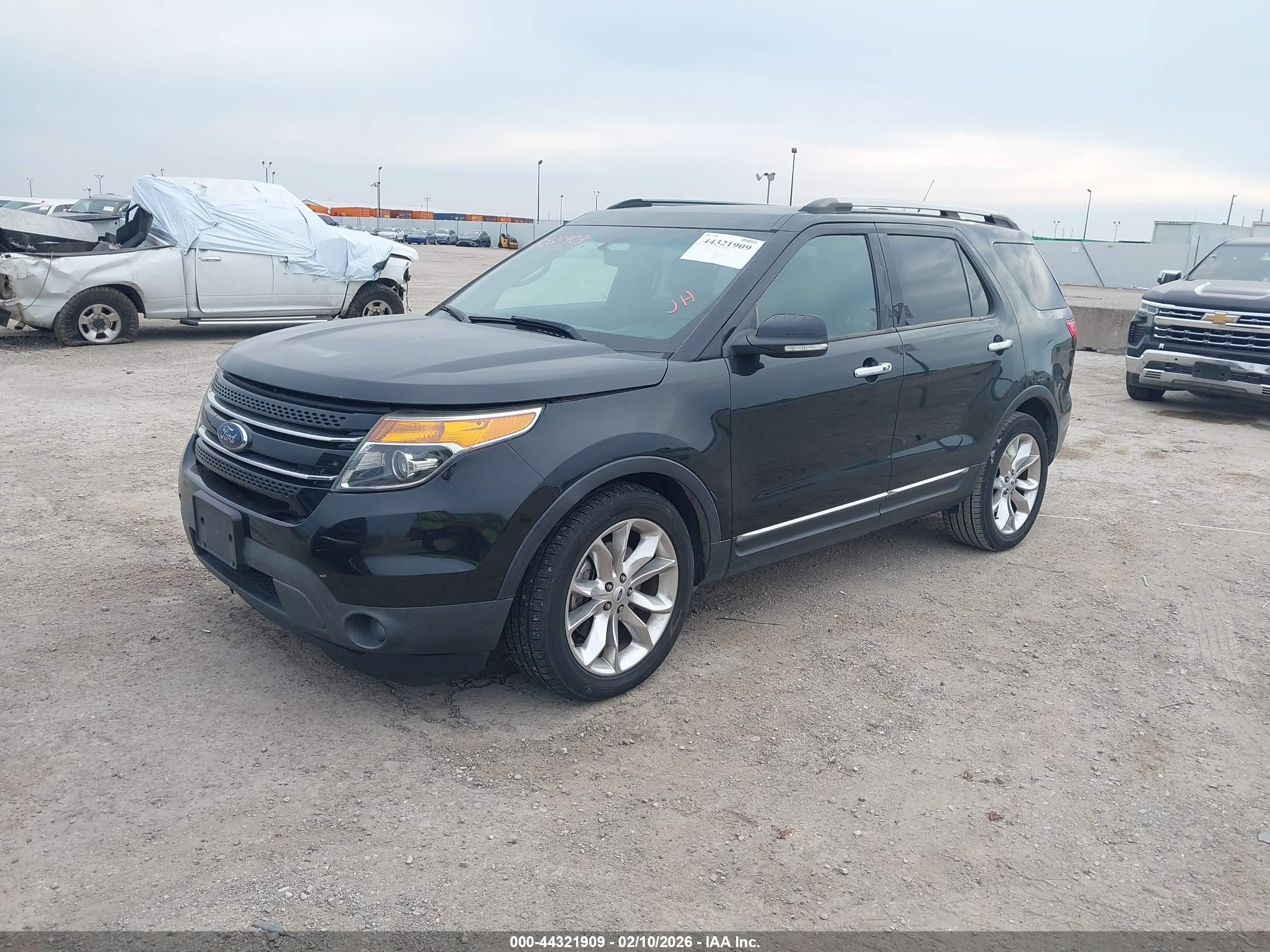 FORD EXPLORER image 2