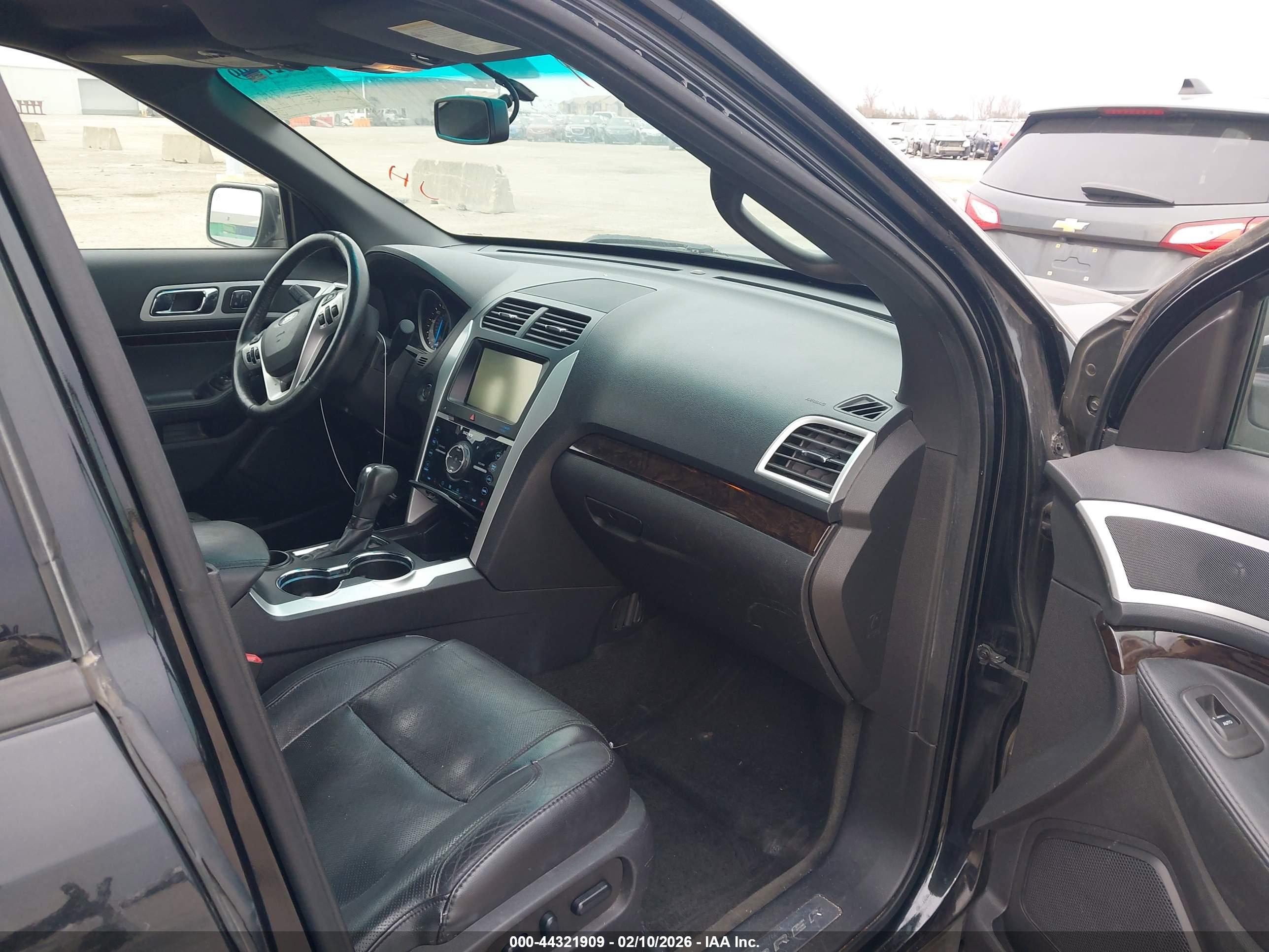 FORD EXPLORER image 5