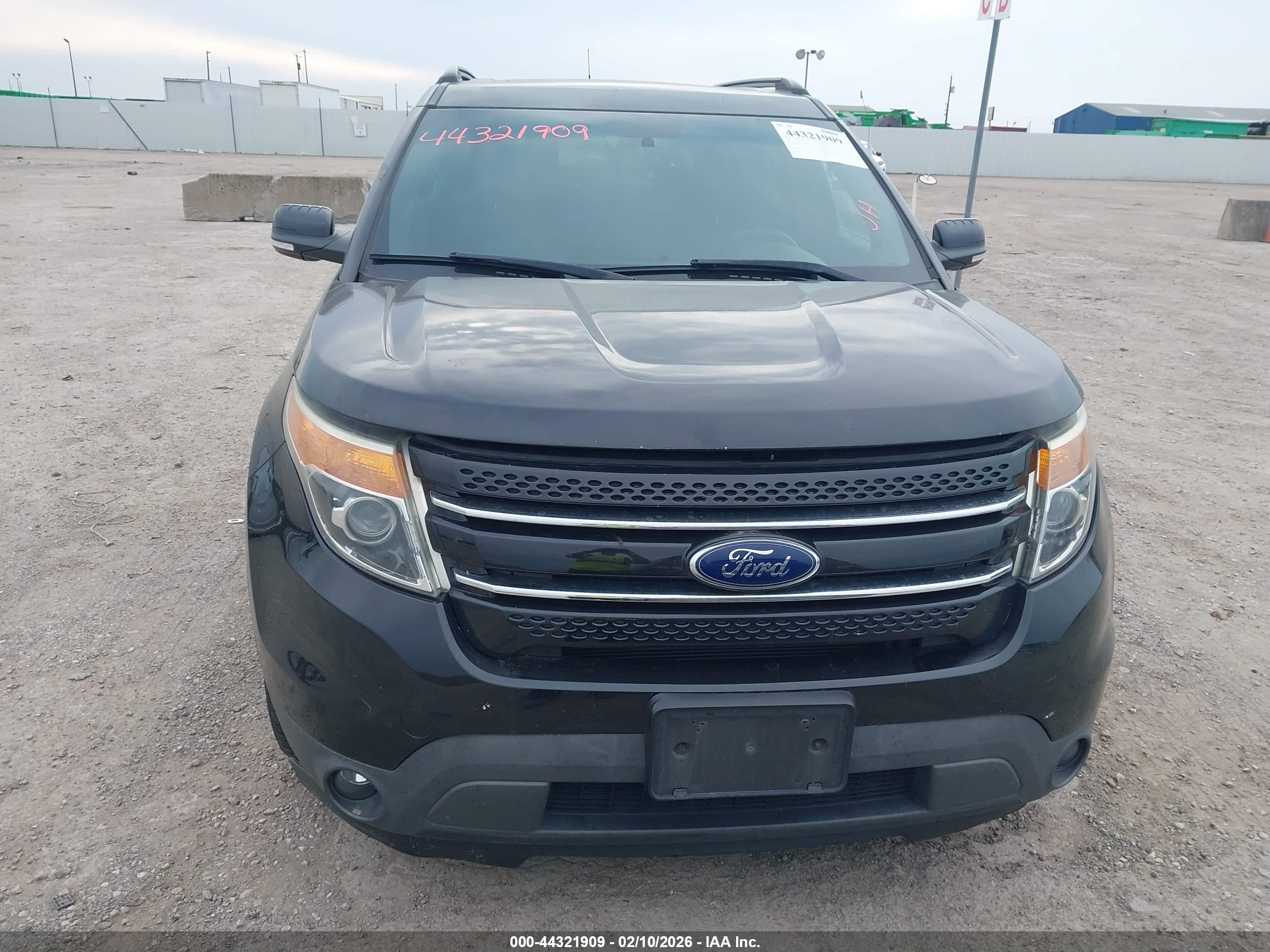 FORD EXPLORER image 6
