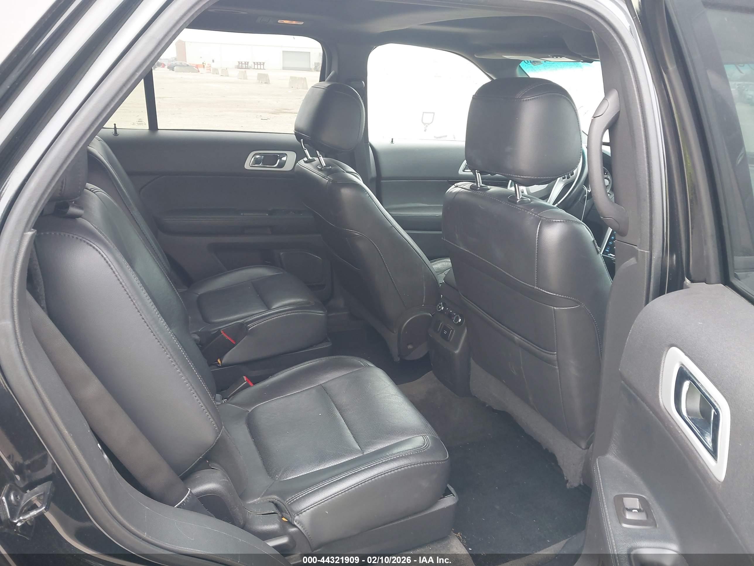 FORD EXPLORER image 8