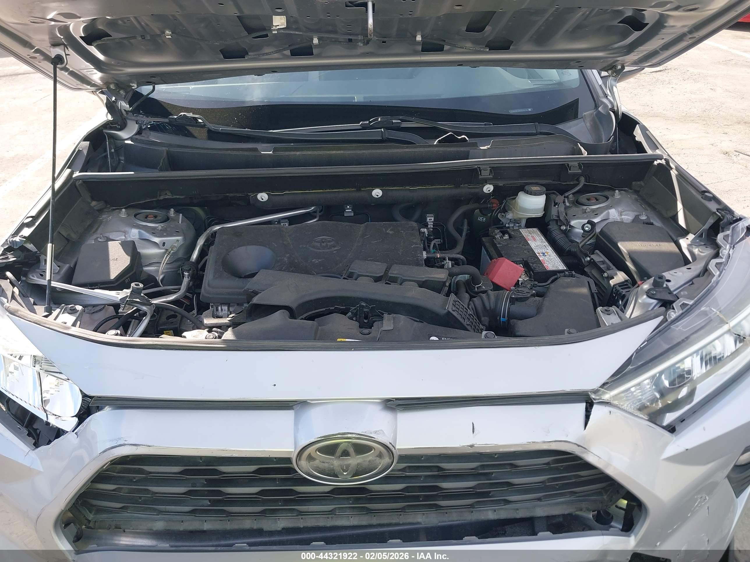 TOYOTA RAV4 image 10