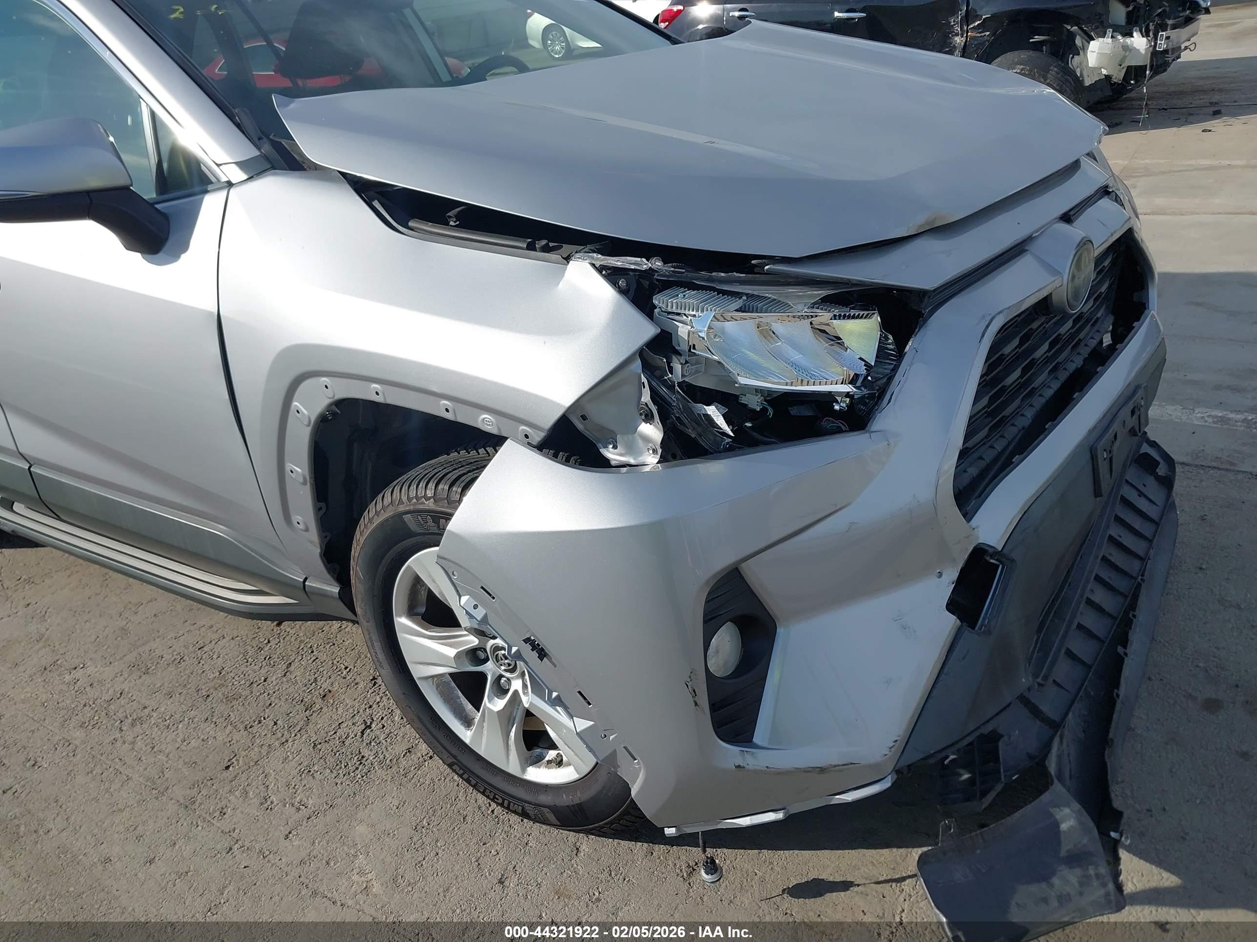 TOYOTA RAV4 image 6
