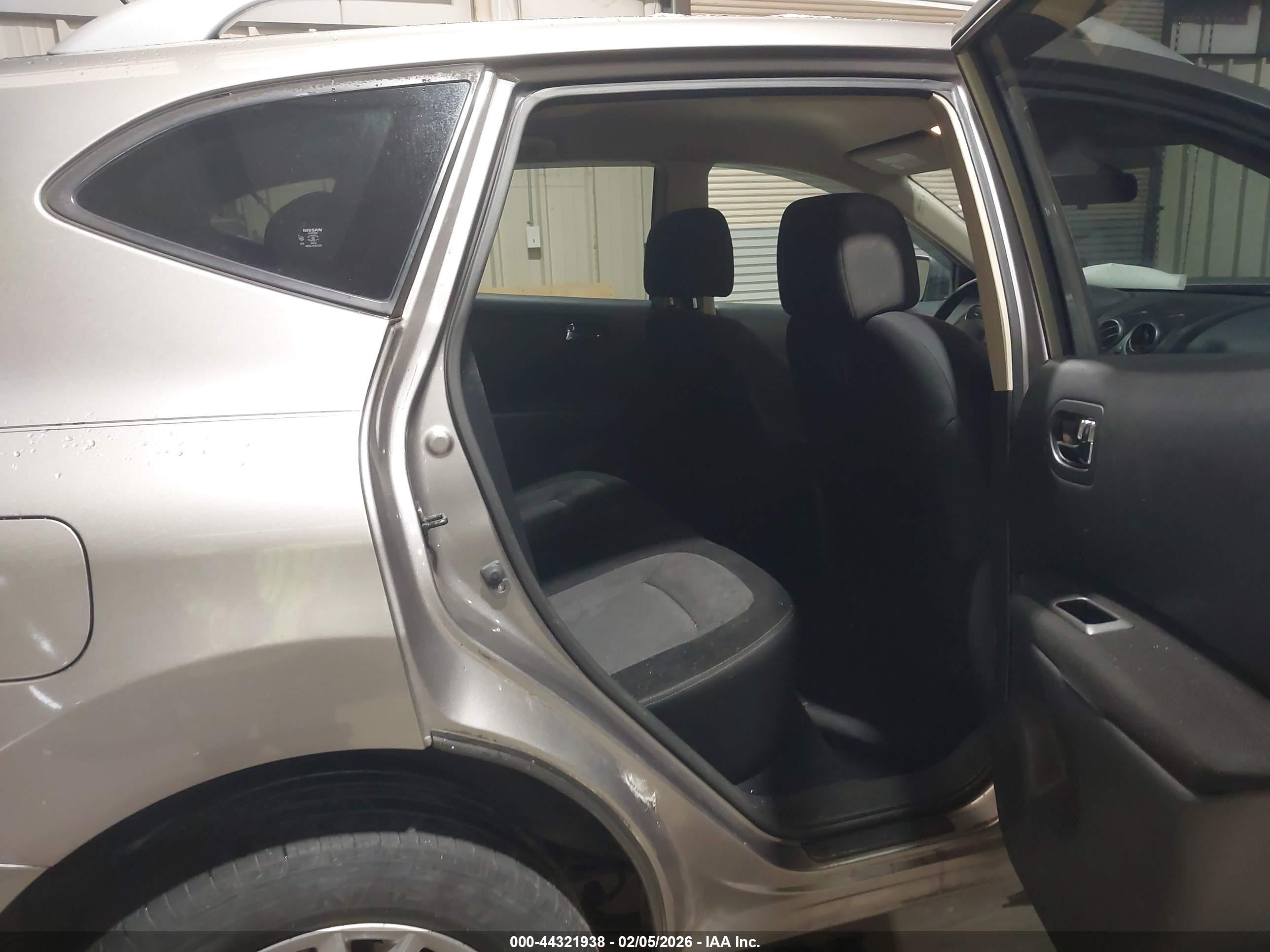 NISSAN ROGUE image 8